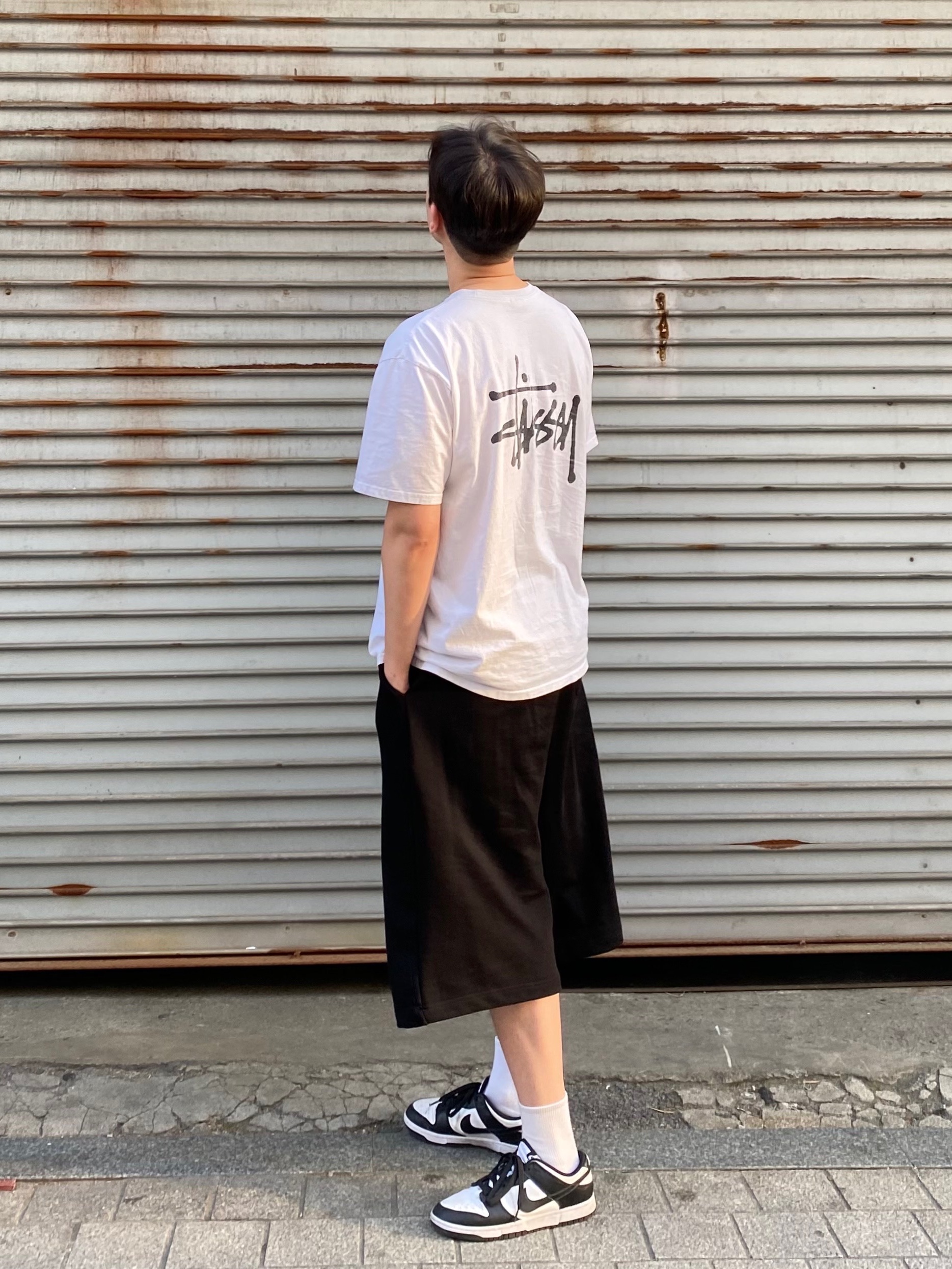 Stussy Basic Stussy T-Shirt White 2024, 2025, Nike Dunk Low Retro Black 착용 스타일 - 2