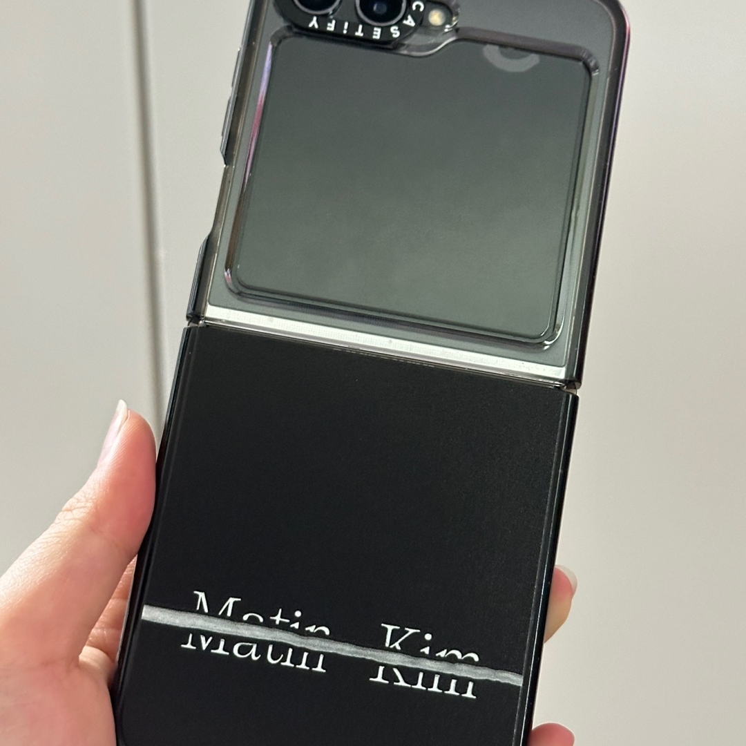 Casetify x Matin Kim Galaxy Black Logo Impact Case Matte Black 착용 스타일