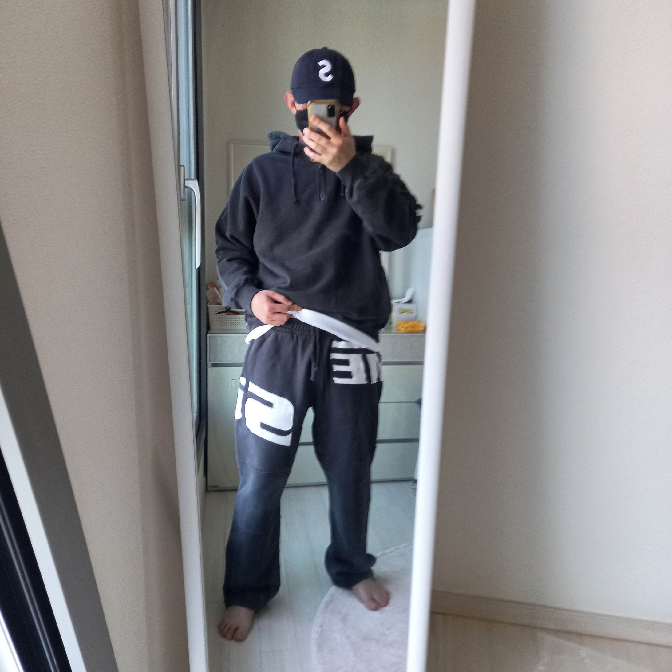 Supreme Seersucker S Logo 6-Panel Black - 24SS, Supreme Wrapped Half Zip Hooded Sweatshirt Washed Black - 24SS 착용 스타일 - 3
