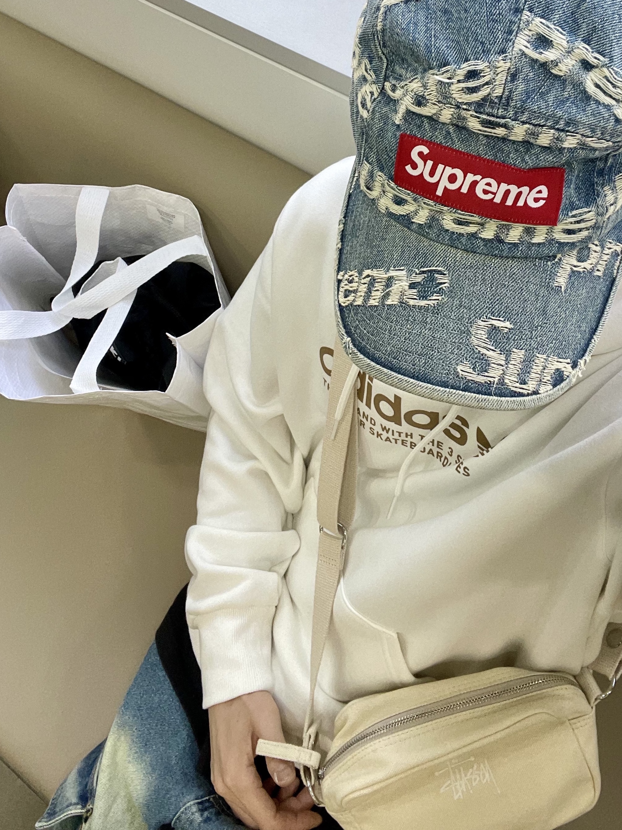 Adidas Yeezy Slide Bone 2022/2023, Stussy Canvas Side Pouch Natural 착용 스타일 - 10