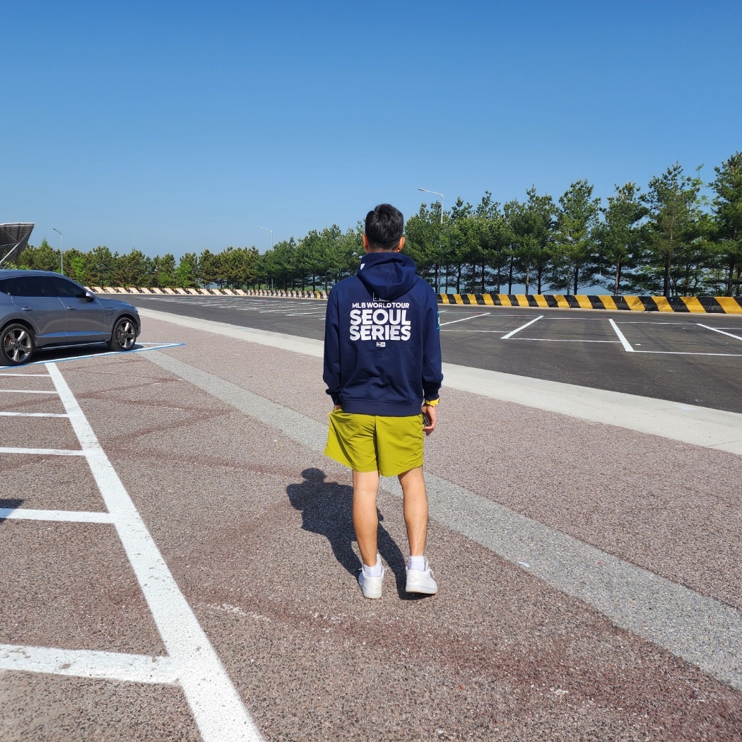 New Era MLB Seoul Series LA Dodgers Hood Navy, Nike NRG ACG Trail Shorts Moss - Asia 착용 스타일