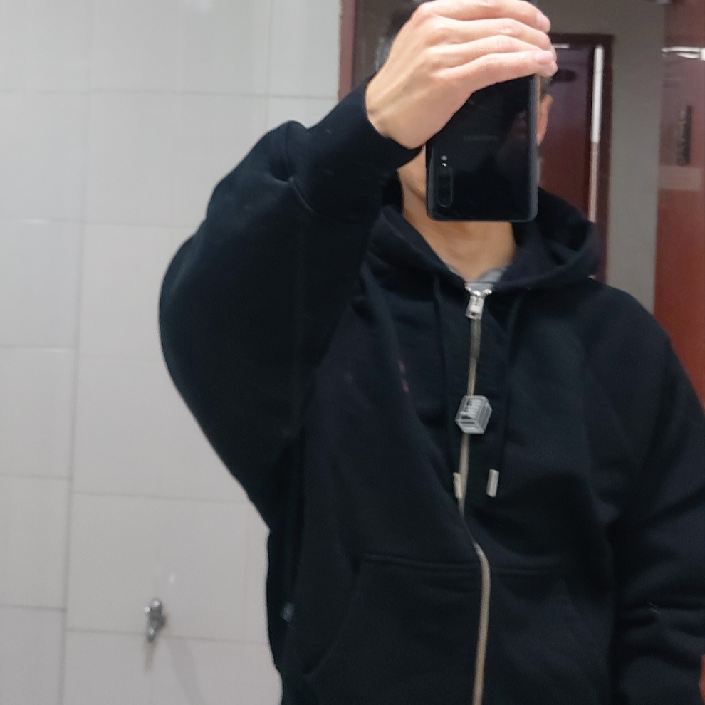 AMI de Coeur Zipped Hoodie Black 착용 스타일 - 2