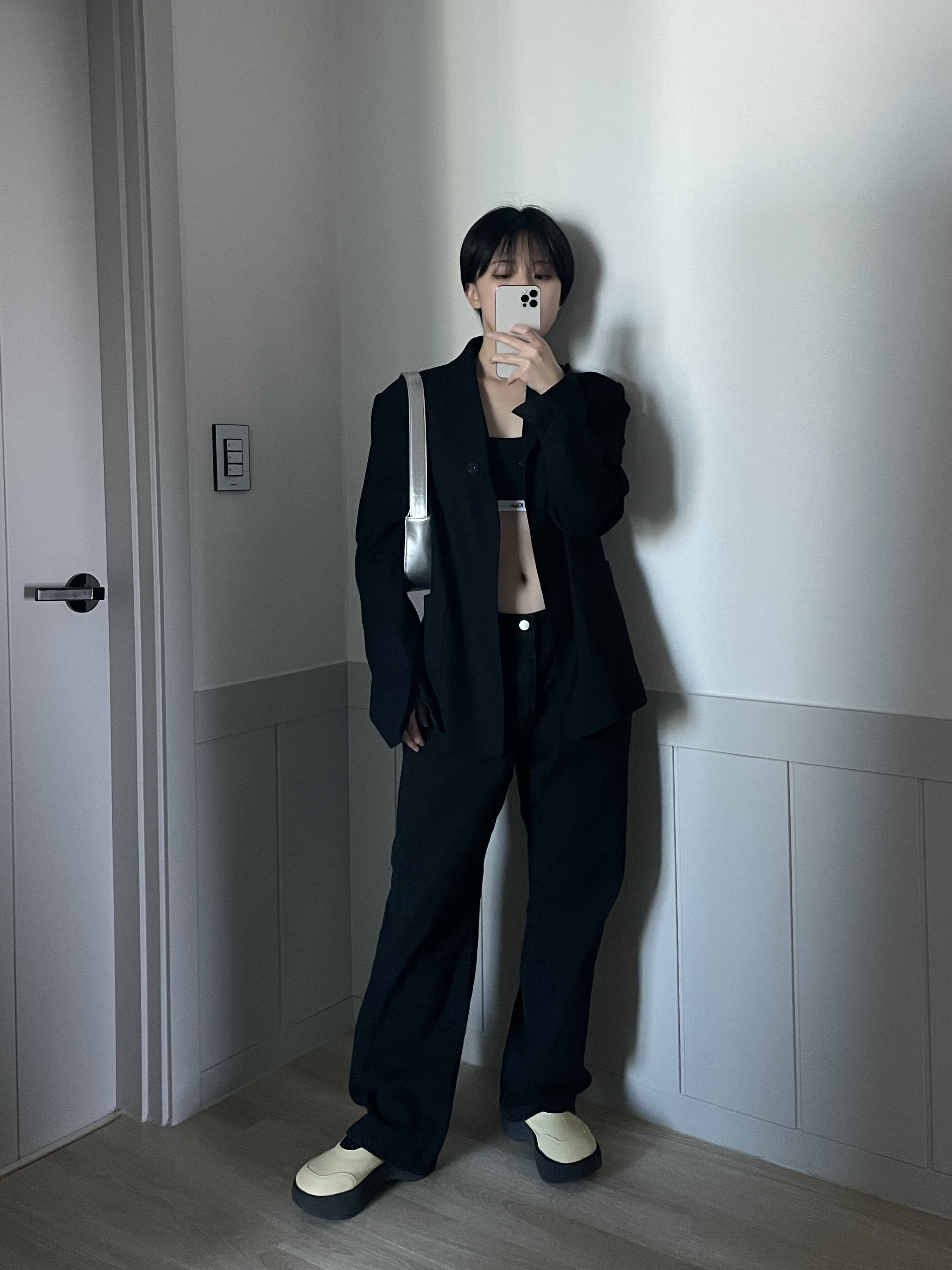 (W) Calvin Klein Modern Cotton Bralette Black 착용 스타일 - 1