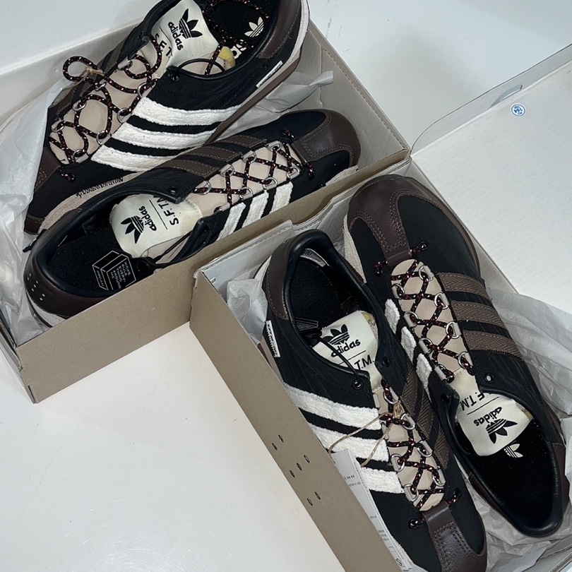 Adidas x Song for the Mute Country OG Core Black Core White 착용 스타일