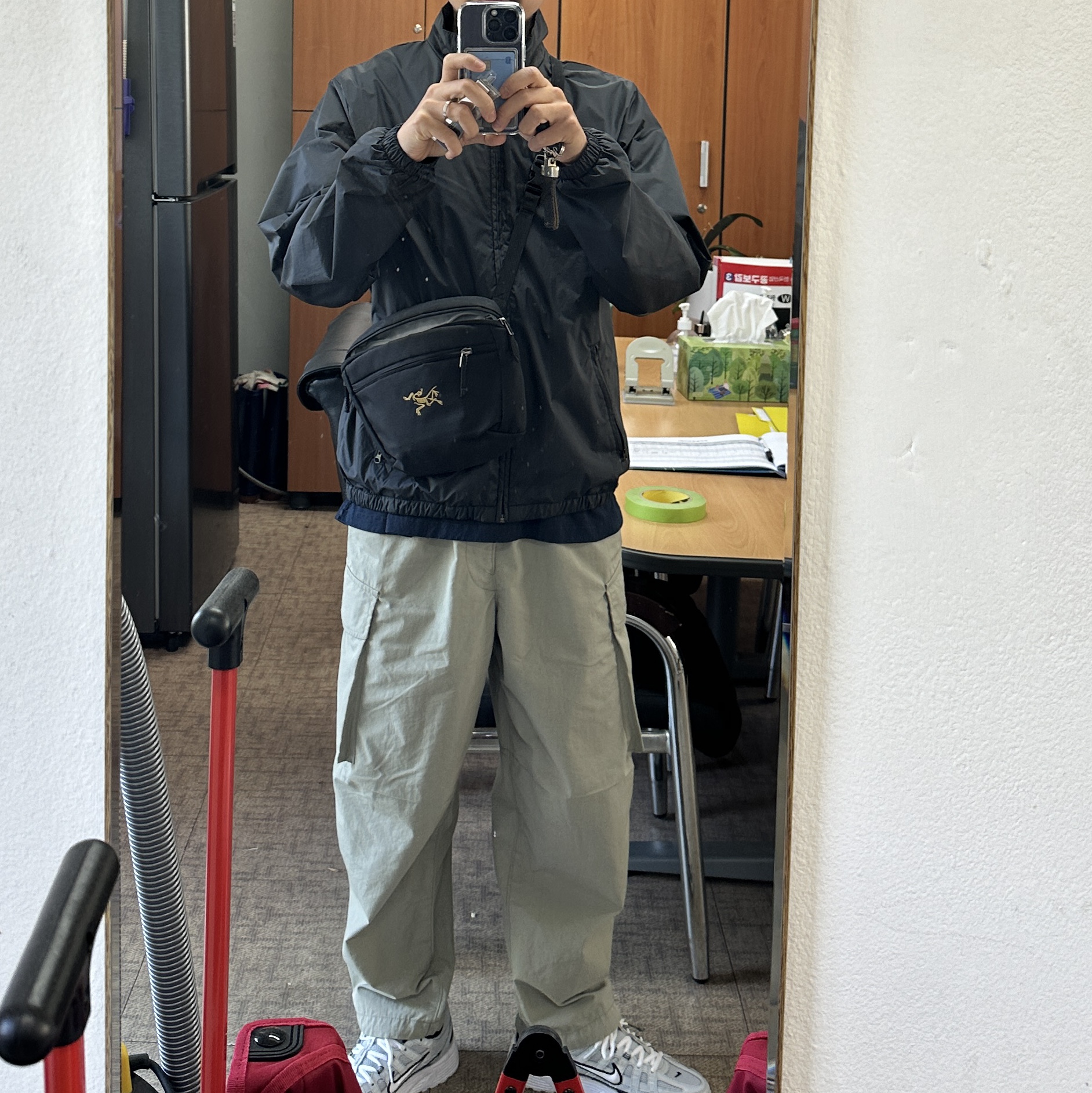 Arc'teryx Mantis 2 Waistpack 24K Black, Nike P-6000 Pure Platinum 착용 스타일