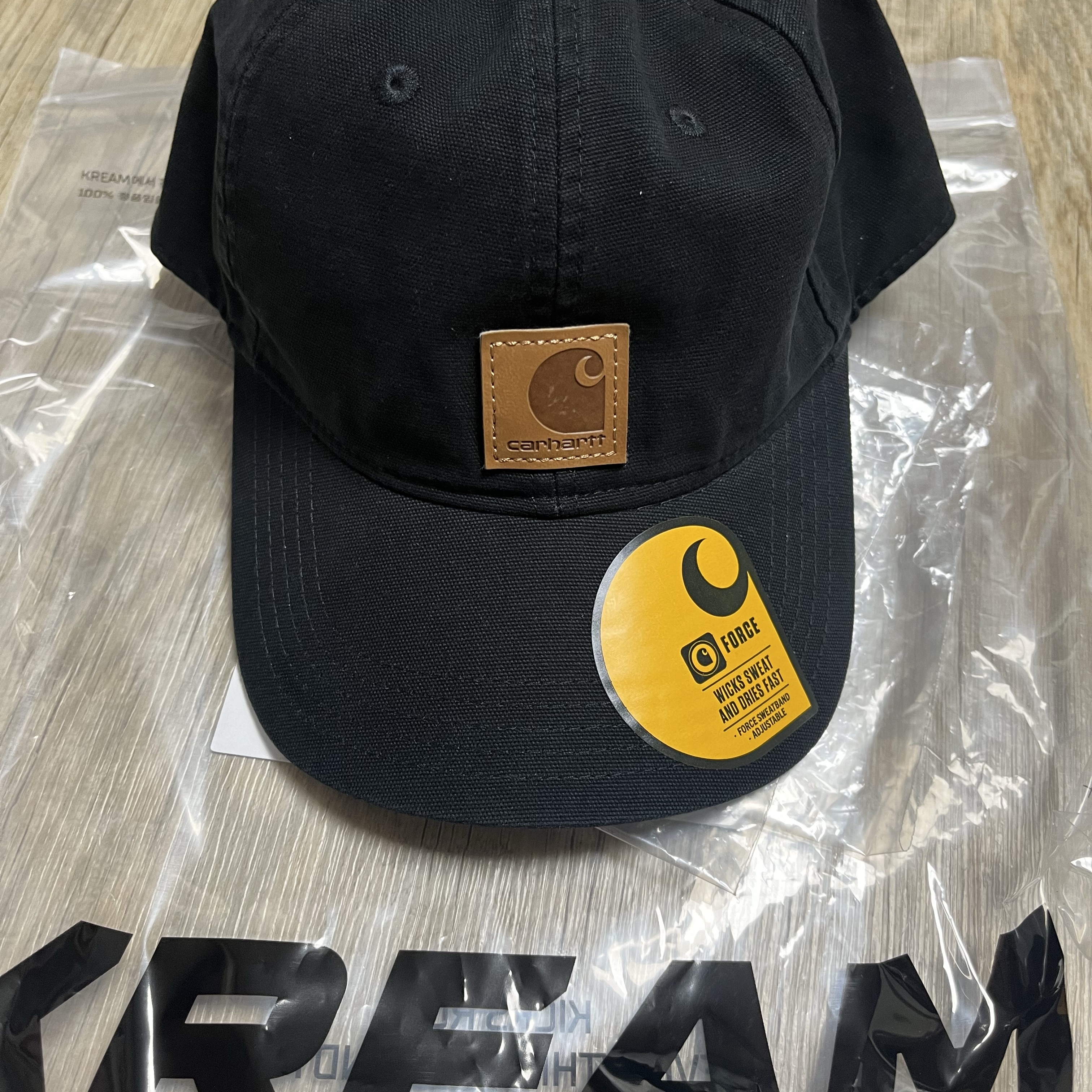 Carhartt Canvas Cap Black 착용 스타일