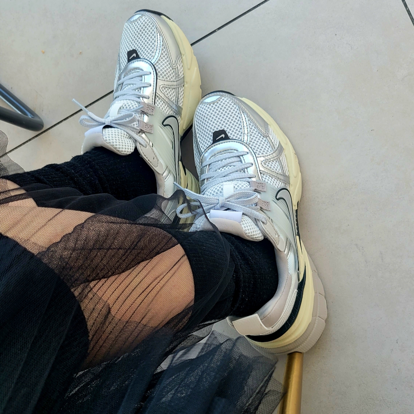 Nike V2K Run Summit White Metallic Silver 착용 스타일