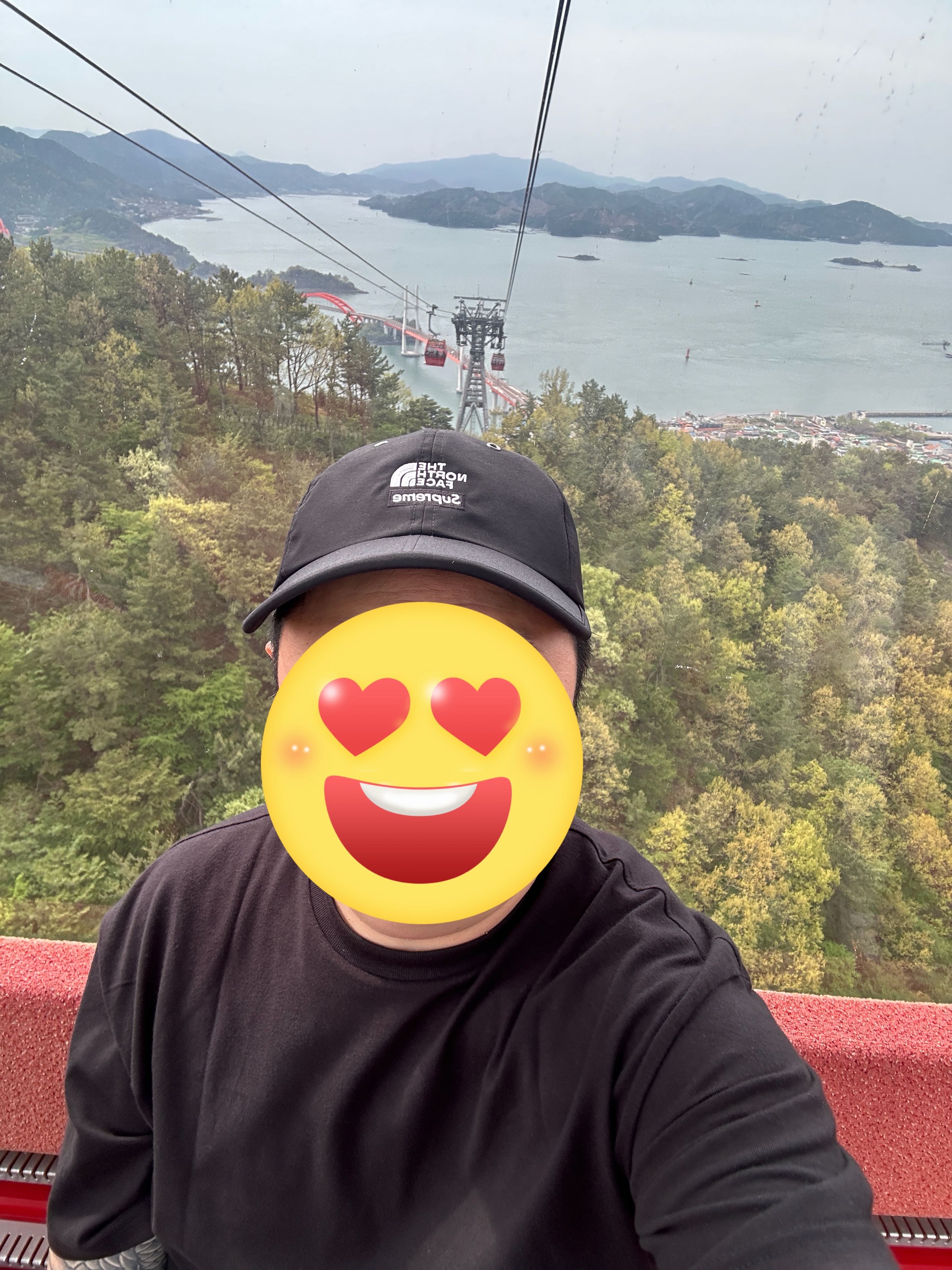 Supreme x The North Face S/S Top Black - 24SS, Supreme x The North Face Split 6-Panel Black - 24SS 착용 스타일