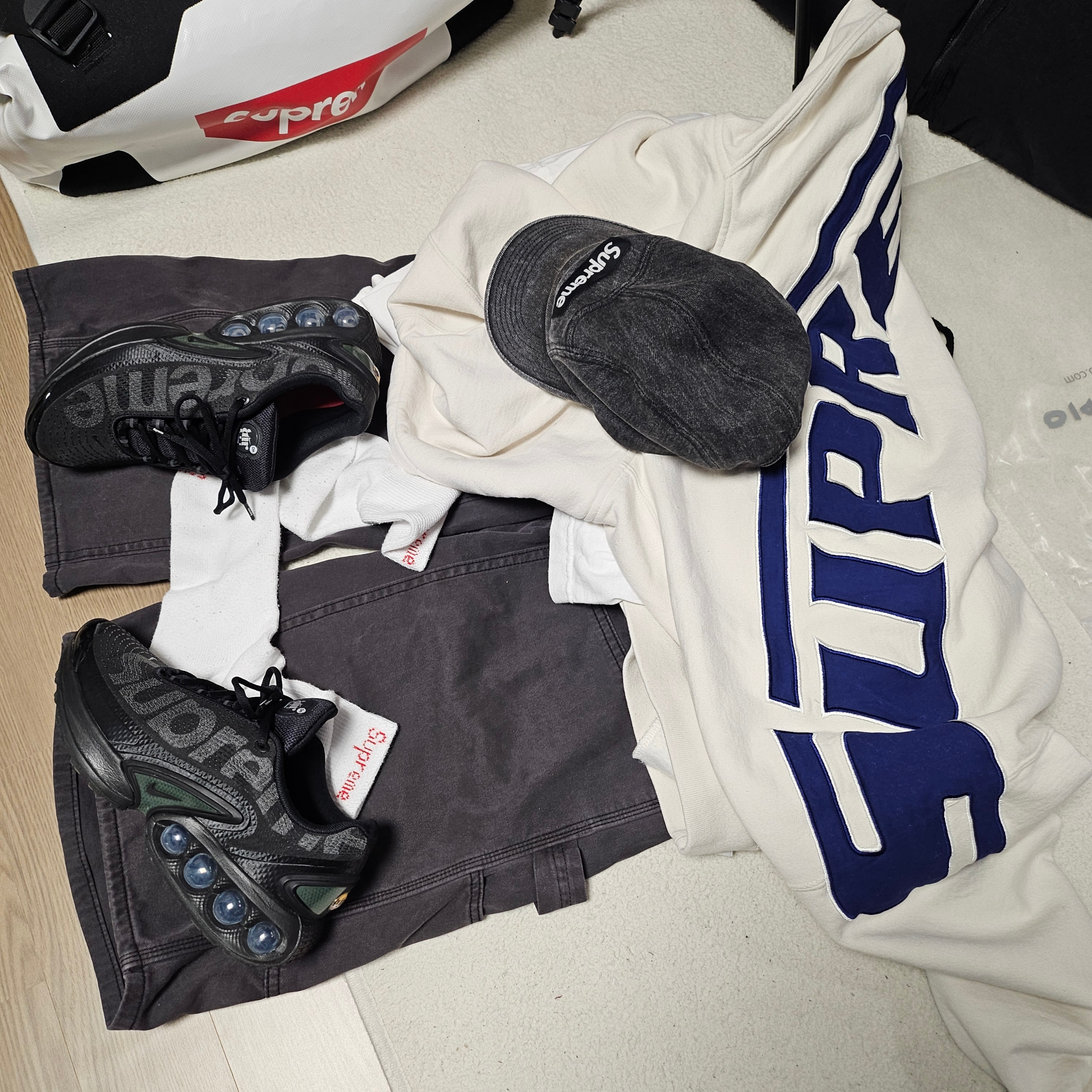 Supreme Denim Camp Cap Washed Black - 22FW, Nike x Supreme Air Max DN SP Black Galactic Jade 착용 스타일