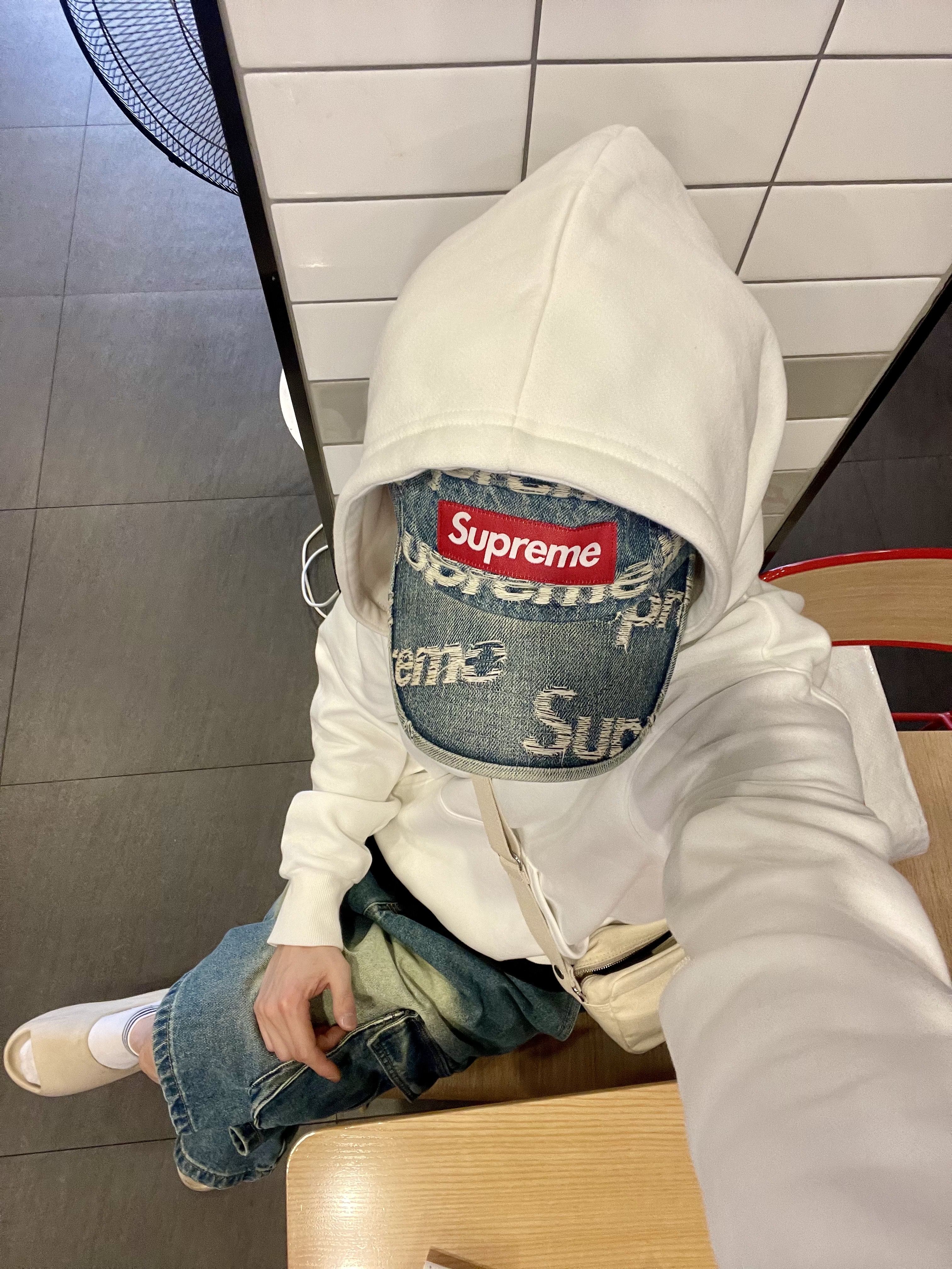 Adidas Yeezy Slide Bone 2022/2023, Stussy Canvas Side Pouch Natural 착용 스타일 - 8