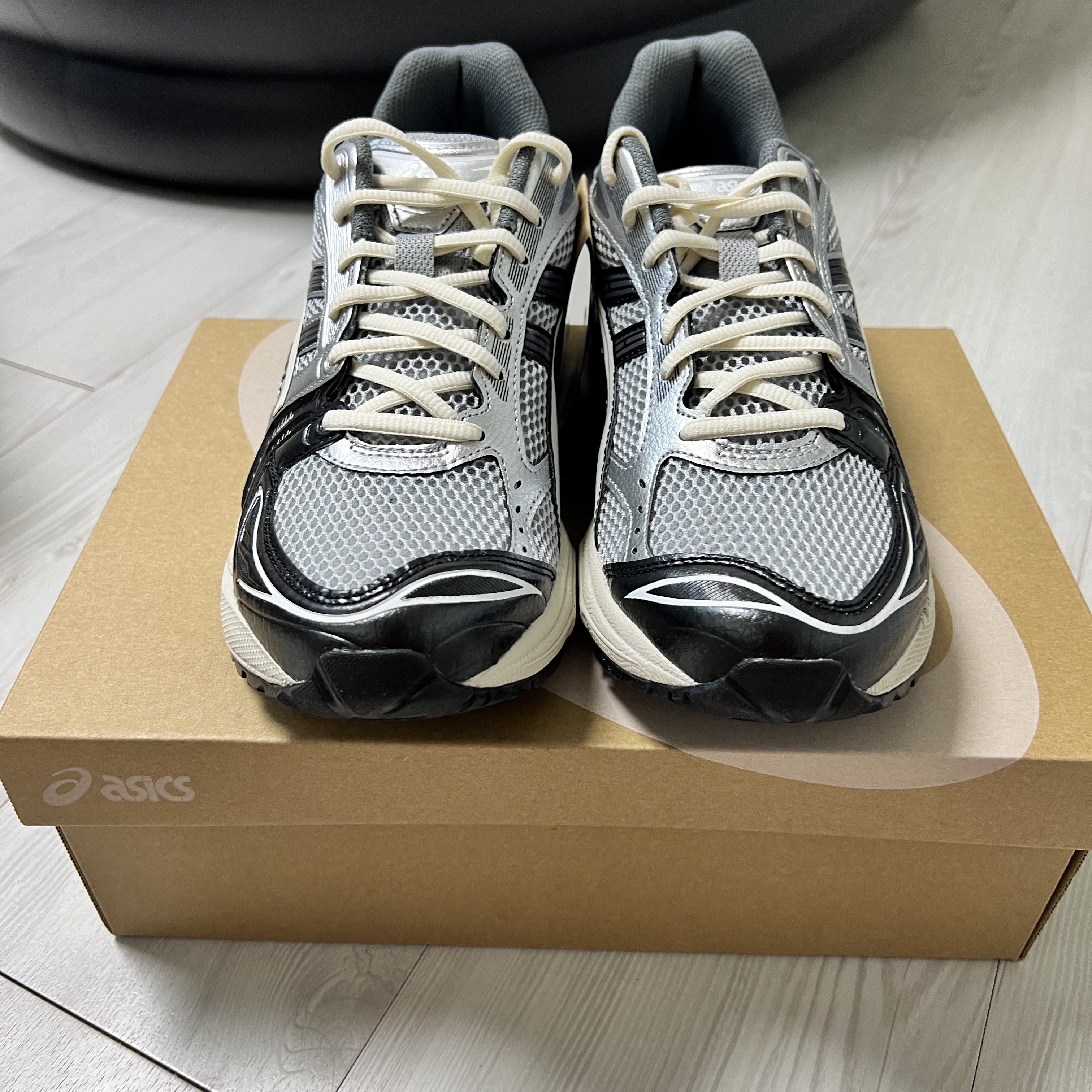 Asics Gel-Kayano 14 Black Glacier Grey 착용 스타일 - 1