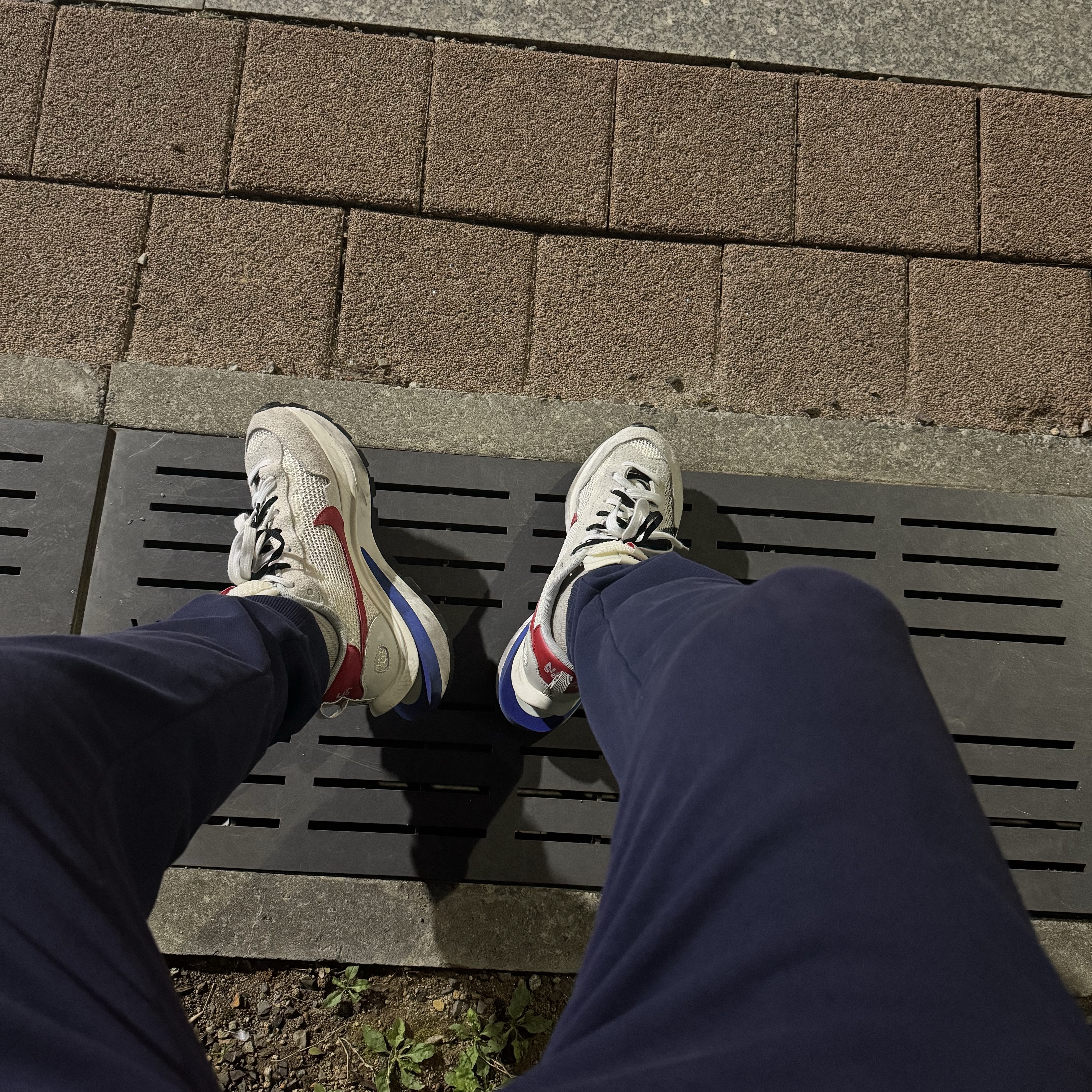 Nike x Sacai VaporWaffle Royal Fuchsia 착용 스타일
