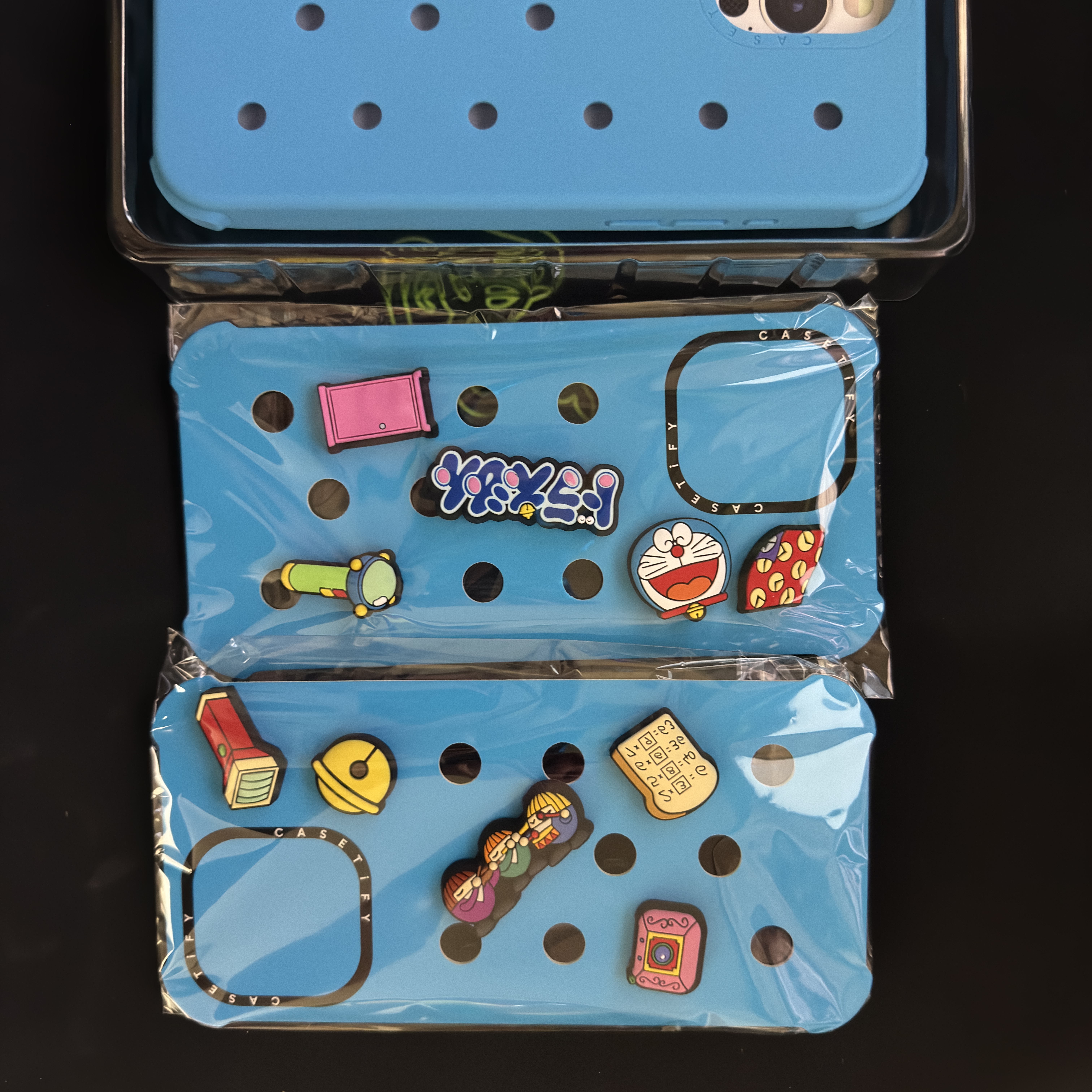 Casetify x Doraemon iPhone The Push-in Case 착용 스타일