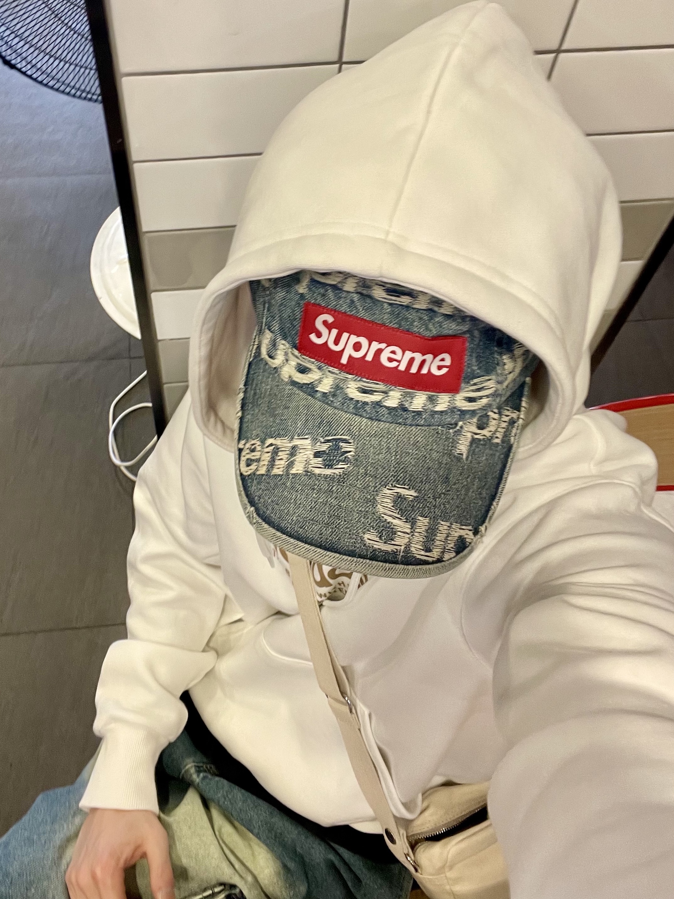 Adidas Yeezy Slide Bone 2022/2023, Stussy Canvas Side Pouch Natural 착용 스타일 - 7
