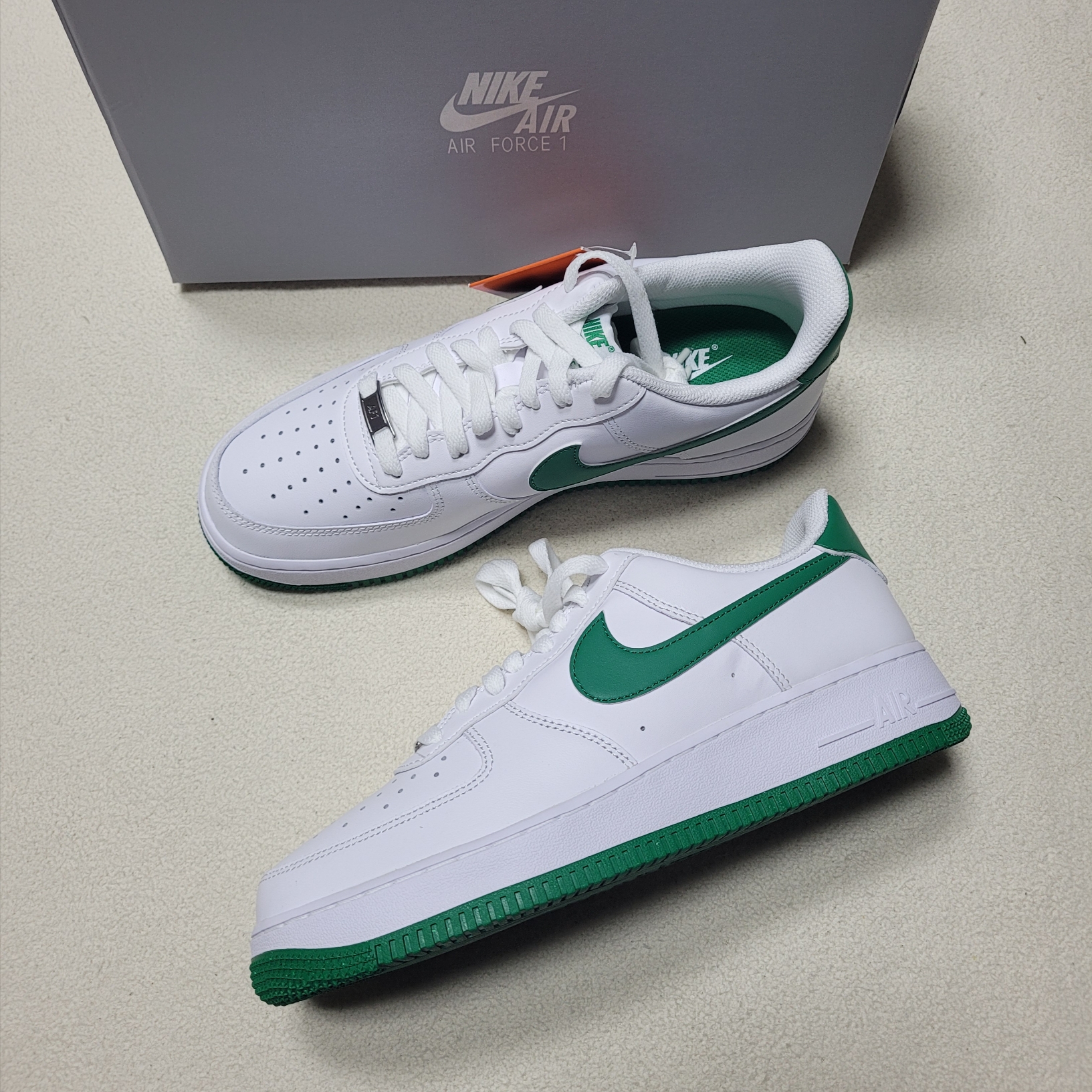 Nike Air Force 1 '07 White Malachite 착용 스타일