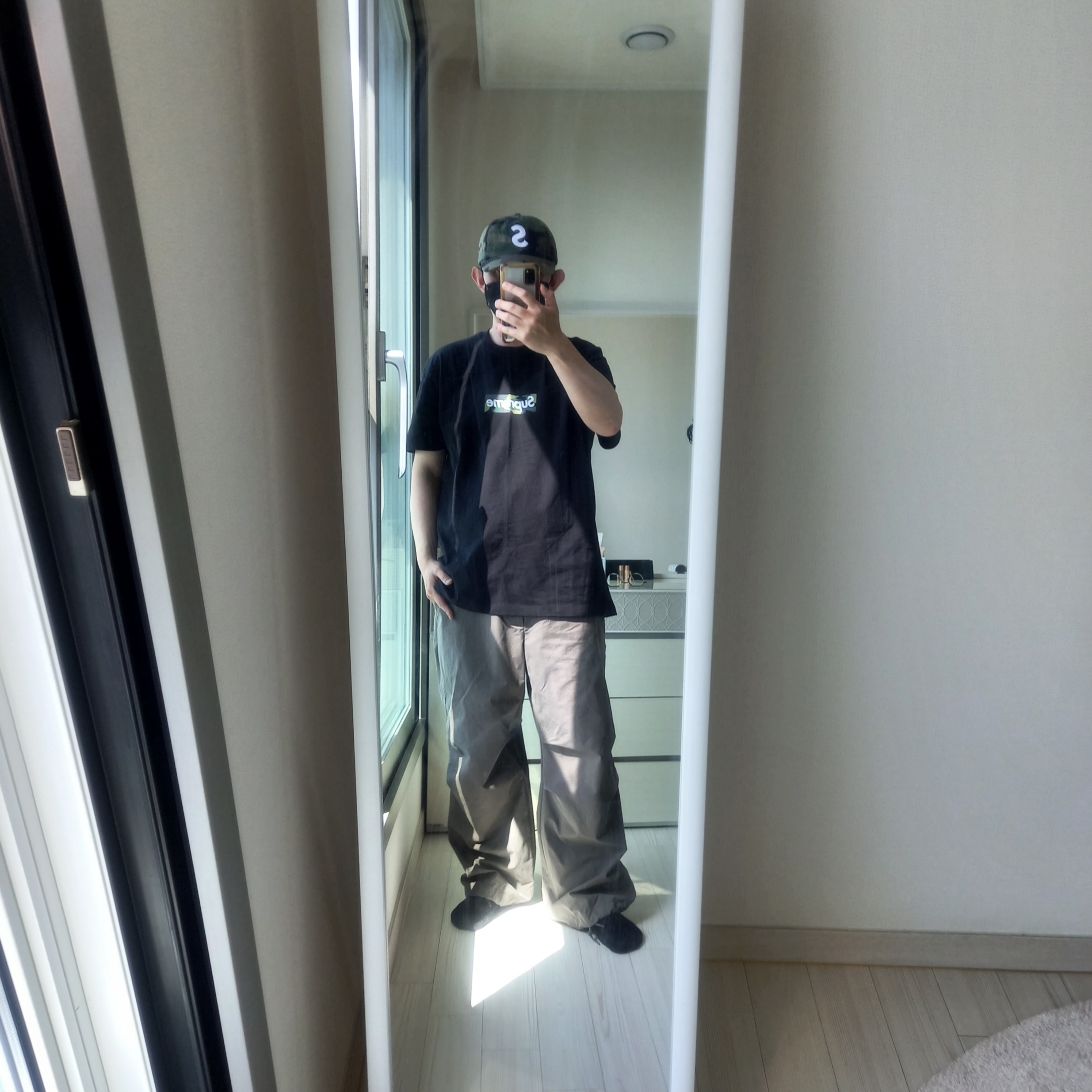 Supreme Seersucker S Logo 6-Panel Woodland Camo - 24SS, Supreme Box Logo T-Shirt Black - 23FW 착용 스타일 - 1
