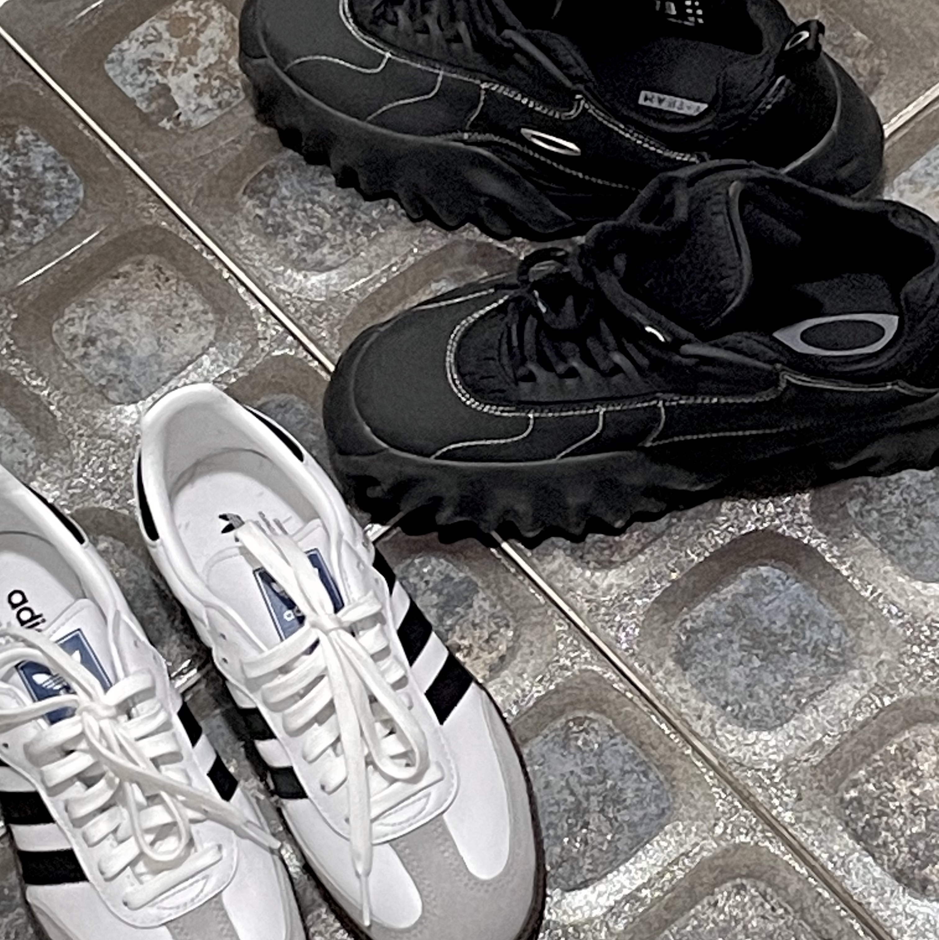 Oakley Factory Team x Brain Dead Chop Saw Black, Adidas Samba OG Cloud White 착용 스타일