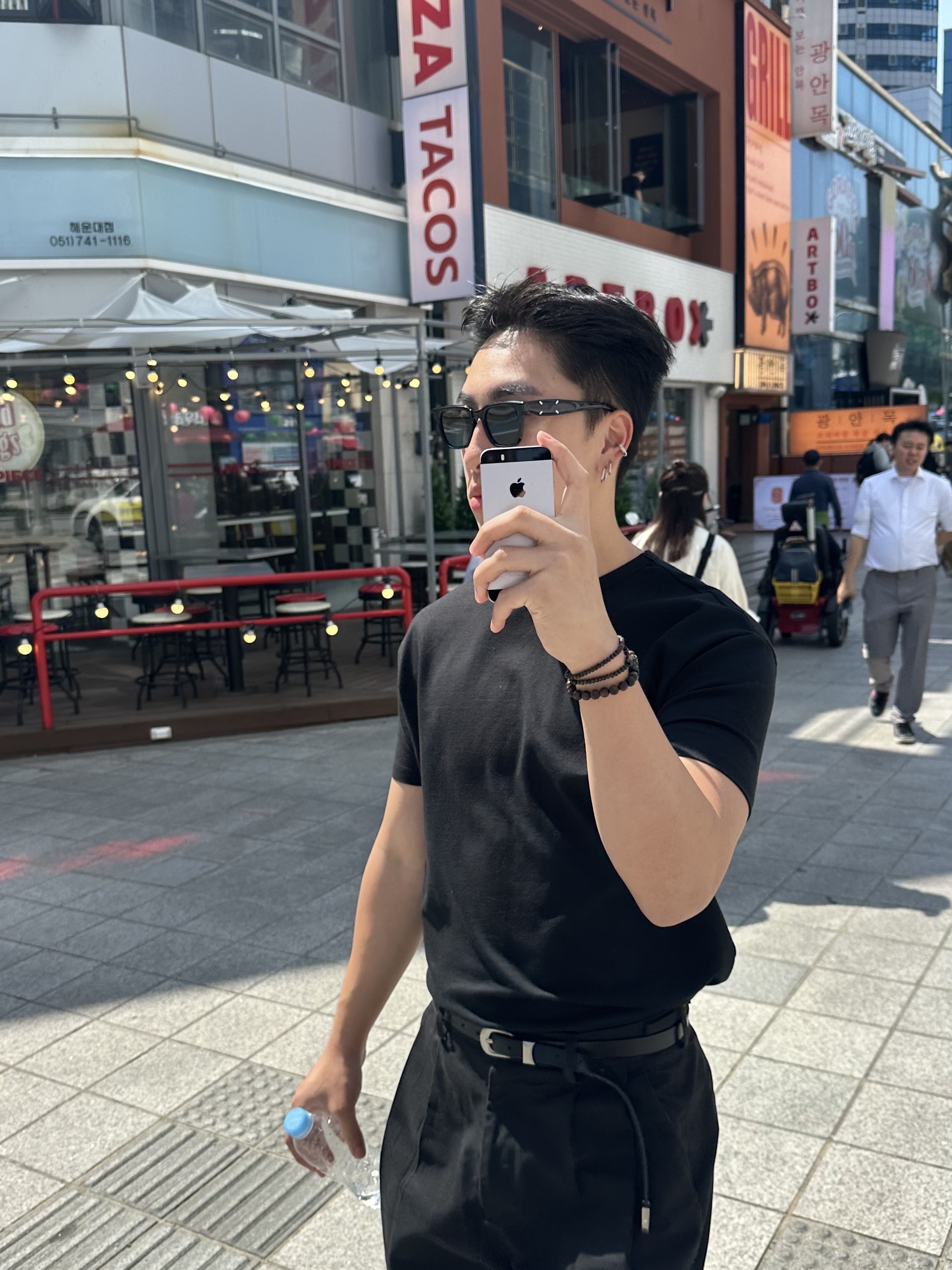 Gentle Monster x Maison Margiela MM110 Black Black 착용 스타일 - 1