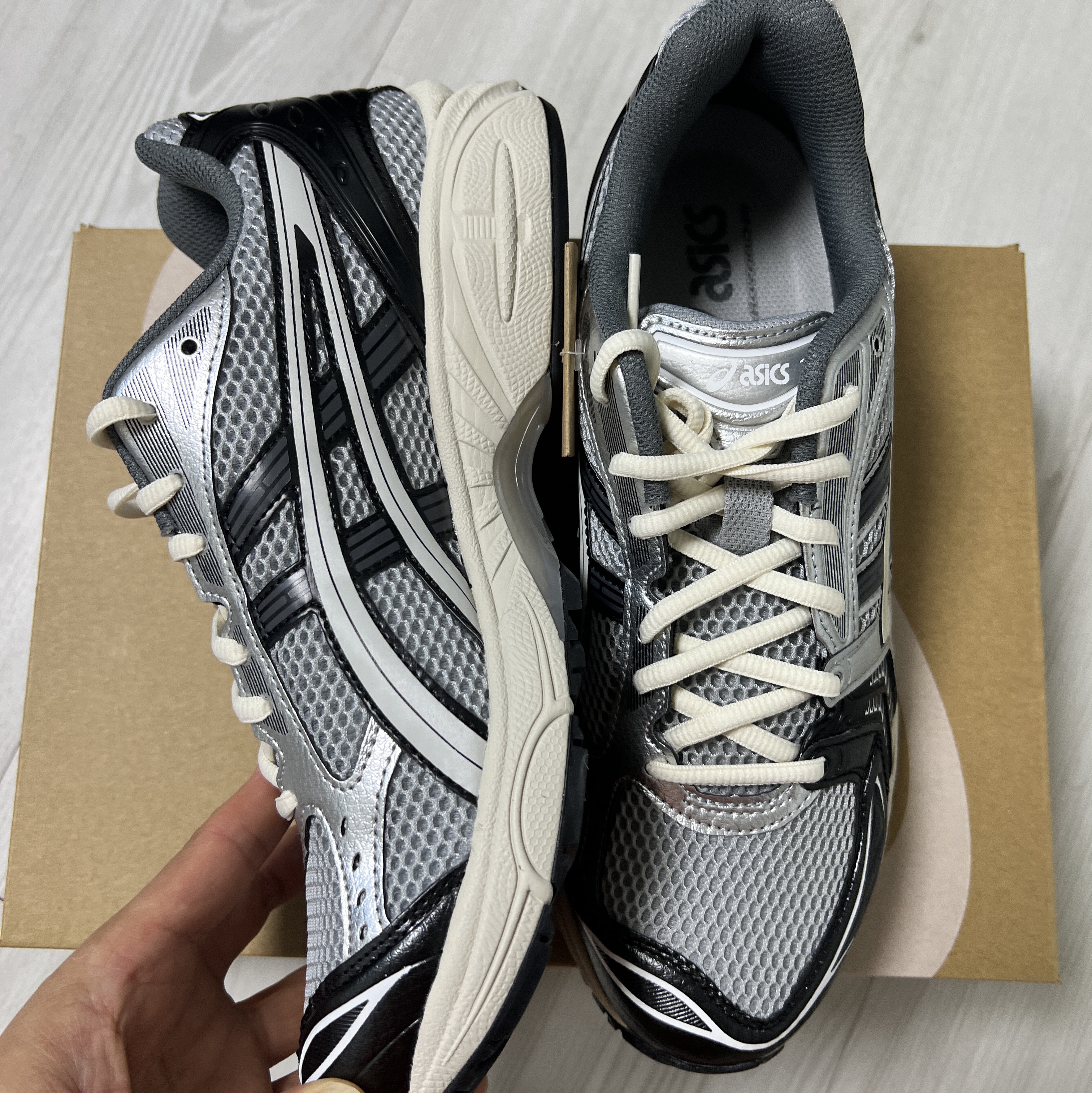 Asics Gel-Kayano 14 Black Glacier Grey 착용 스타일 - 4