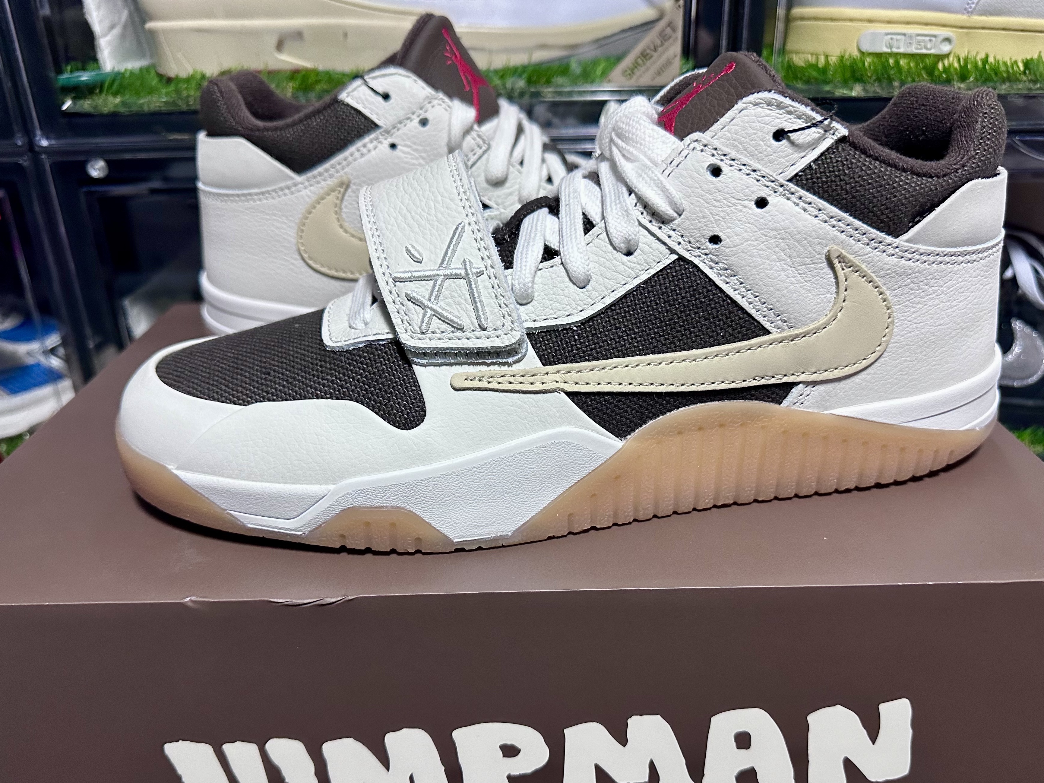 Jordan x Travis Scott Jumpman Jack TR Sail and Dark Mocha 착용 스타일 - 4