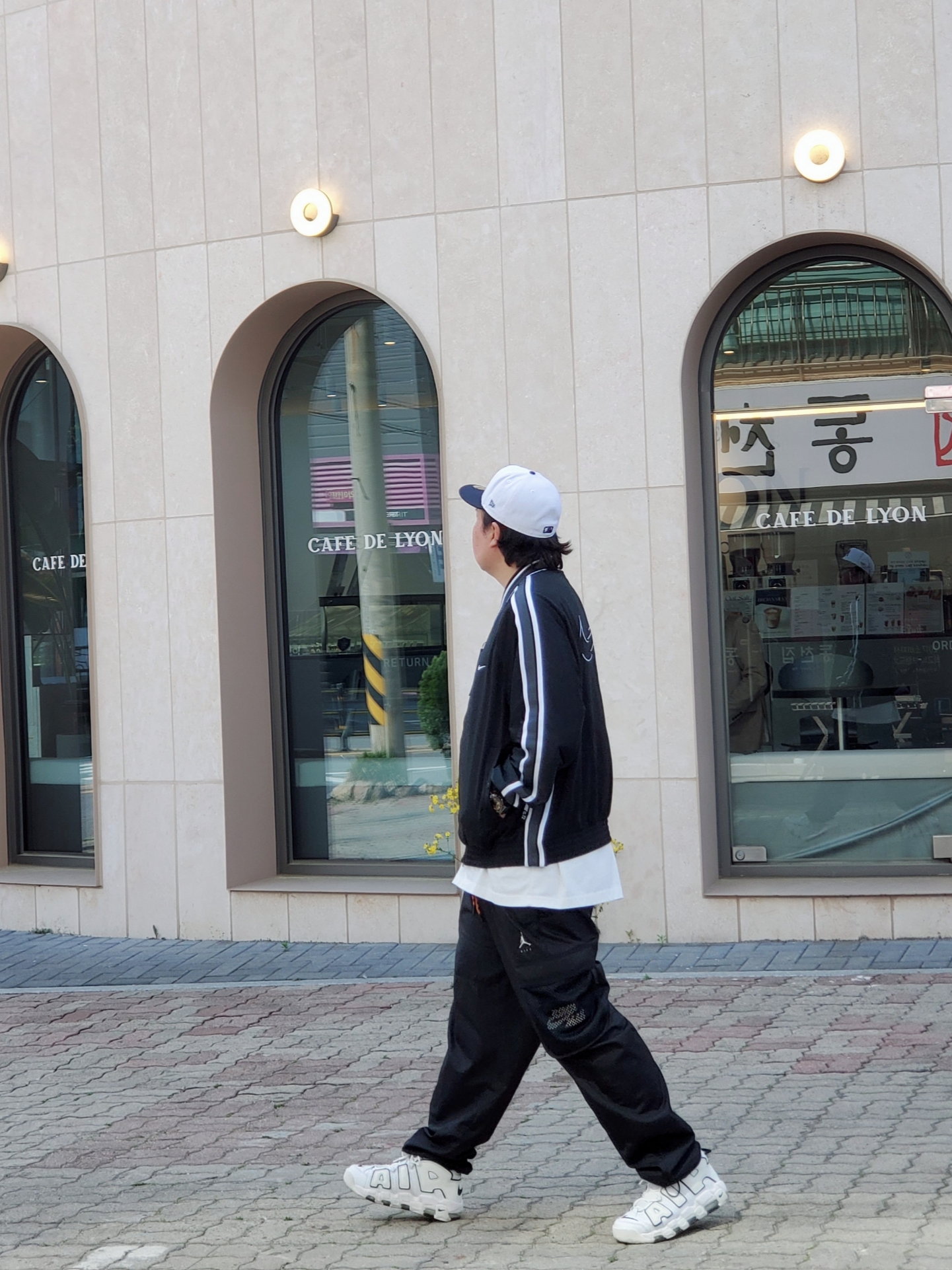 (W) Nike Air More Uptempo Summit White 착용 스타일 - 1