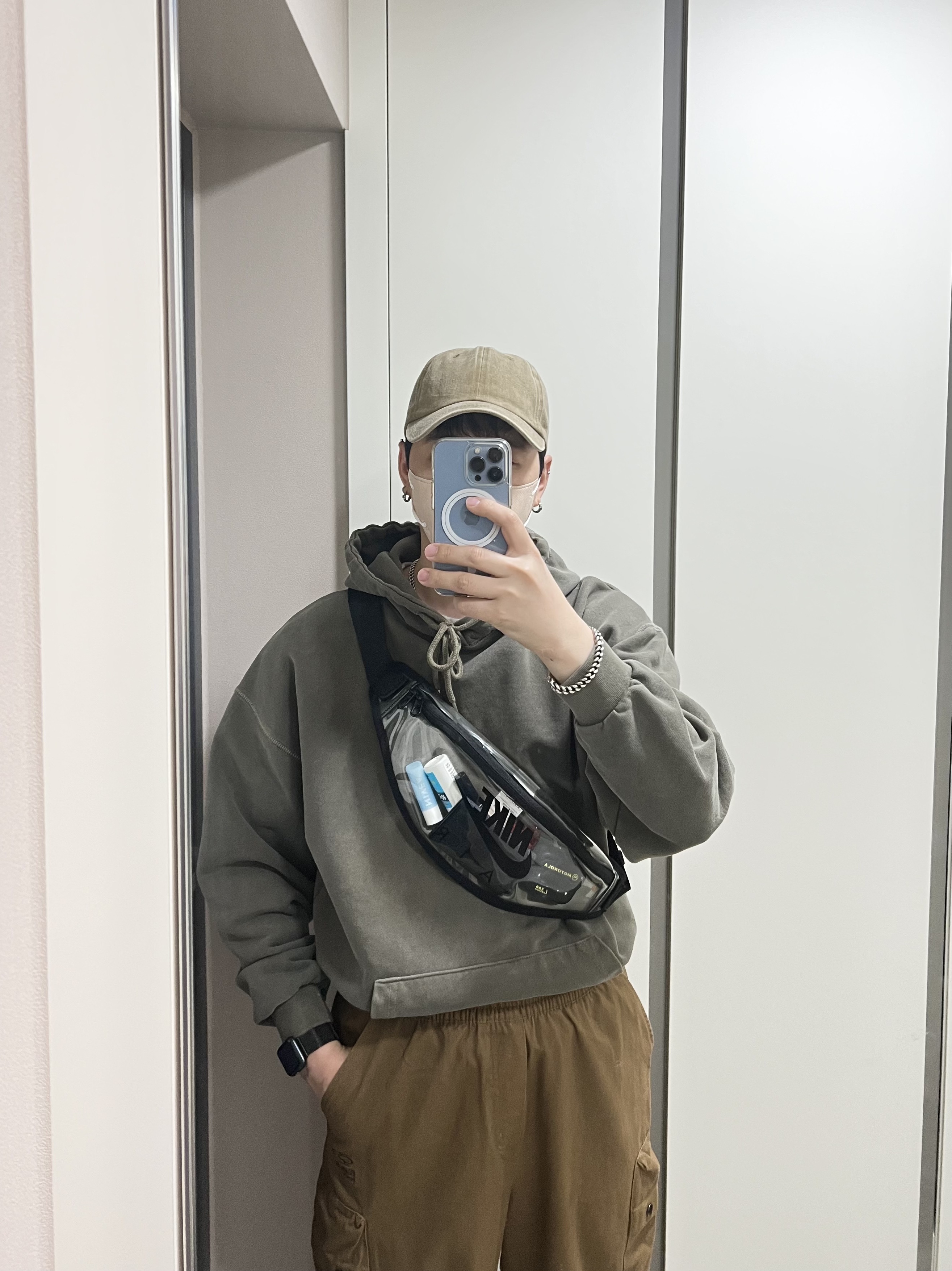 (W) Jordan 1 Low SE Light Olive 착용 스타일 - 2