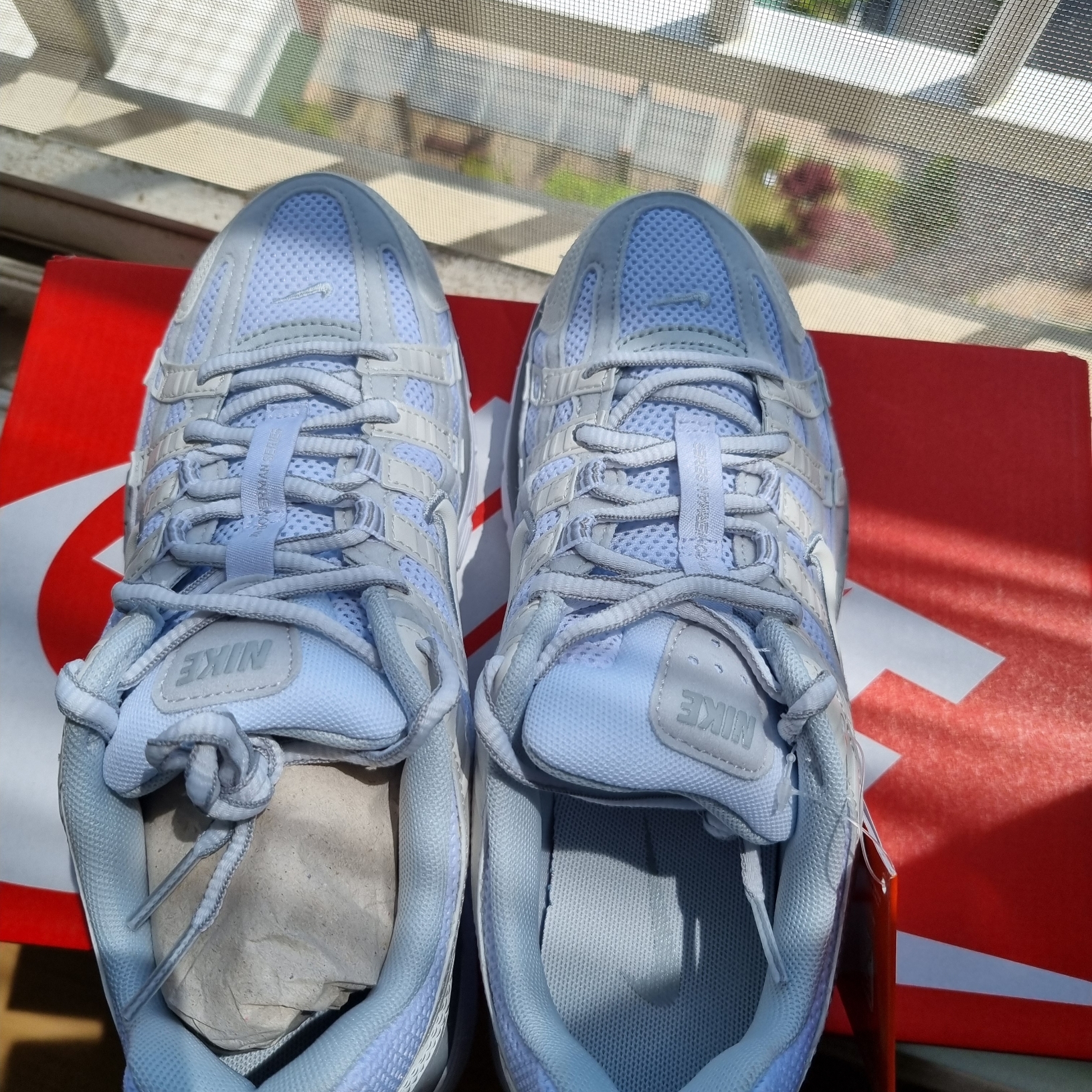 (W) Nike P-6000 Metallic Summit White 착용 스타일 - 4