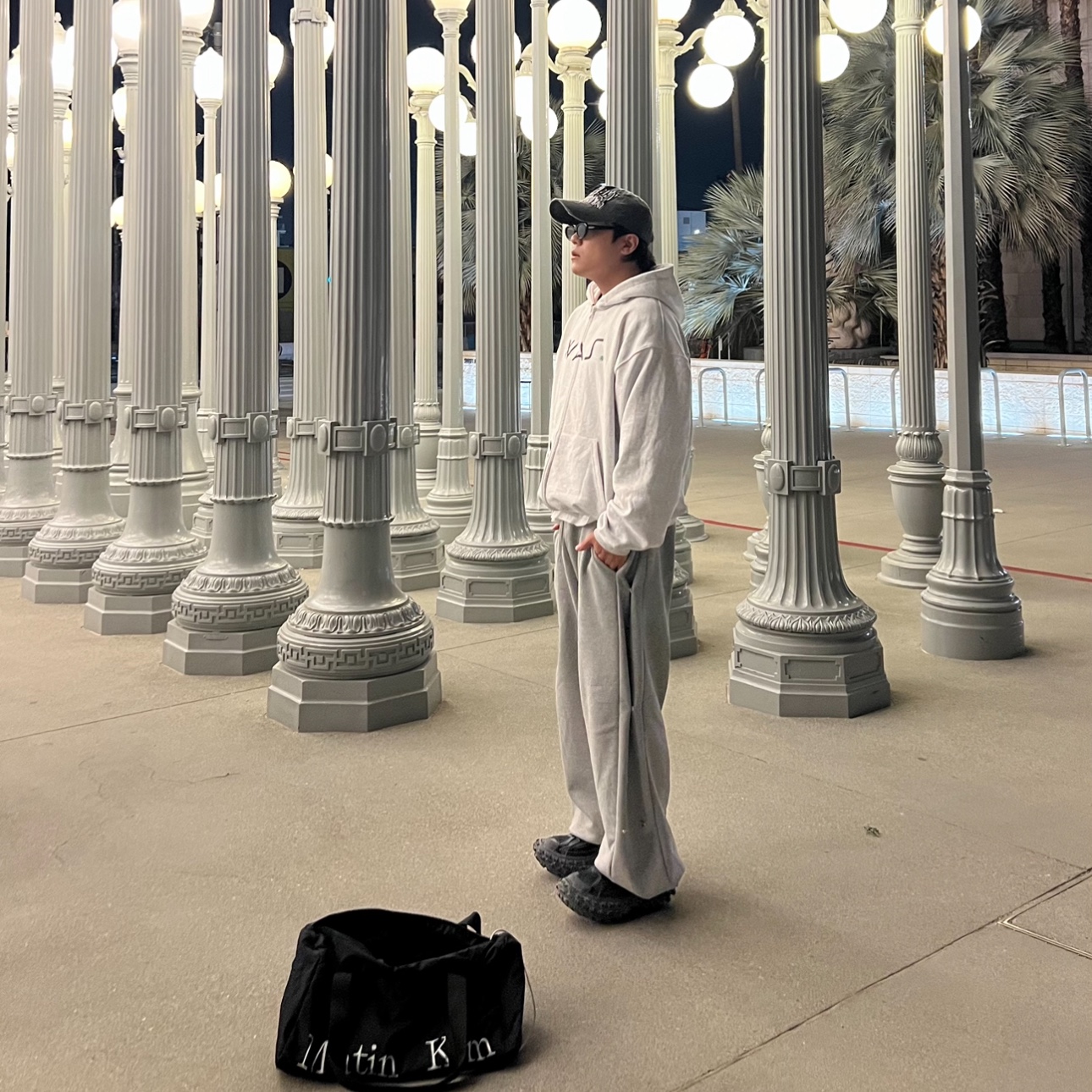 Matin Kim Logo Sporty Duffel Bag Black, Balenciaga Defender Sneakers Black 착용 스타일 - 5