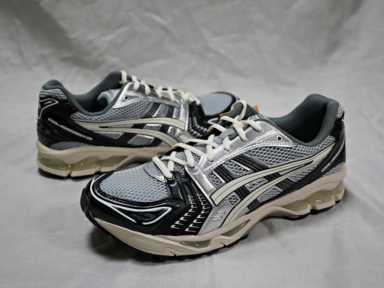 Asics Gel-Kayano 14 Black Glacier Grey 착용 스타일 - 1