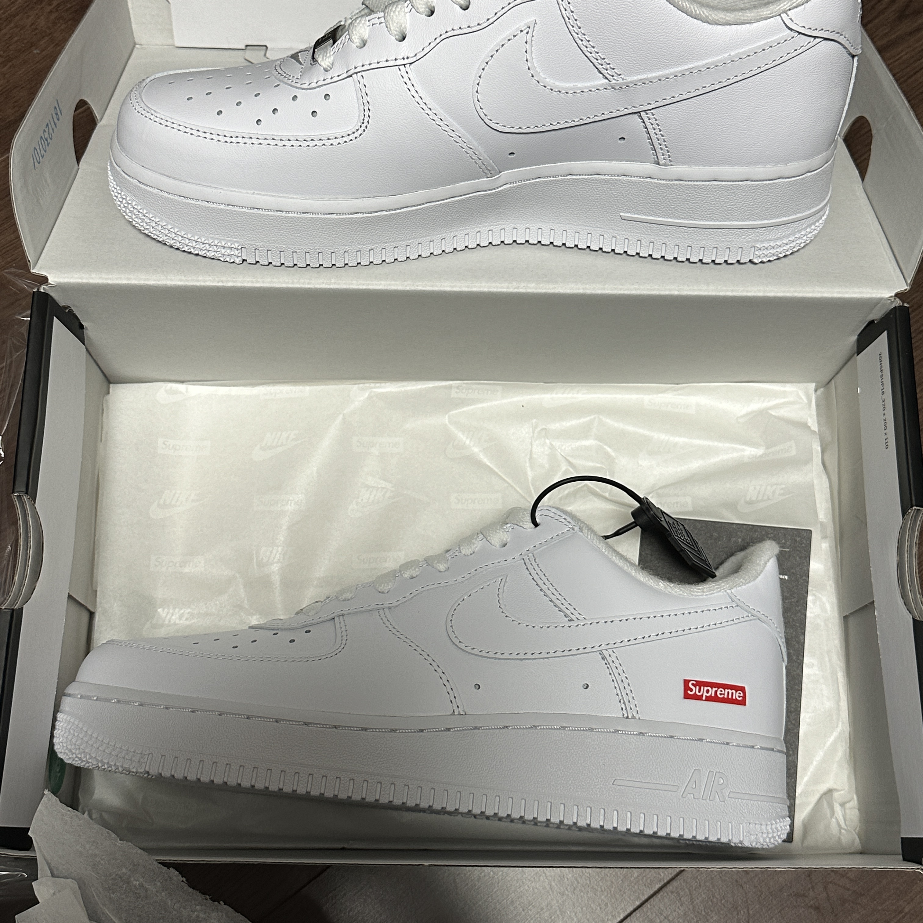 Nike x Supreme Air Force 1 Low White 착용 스타일 - 2
