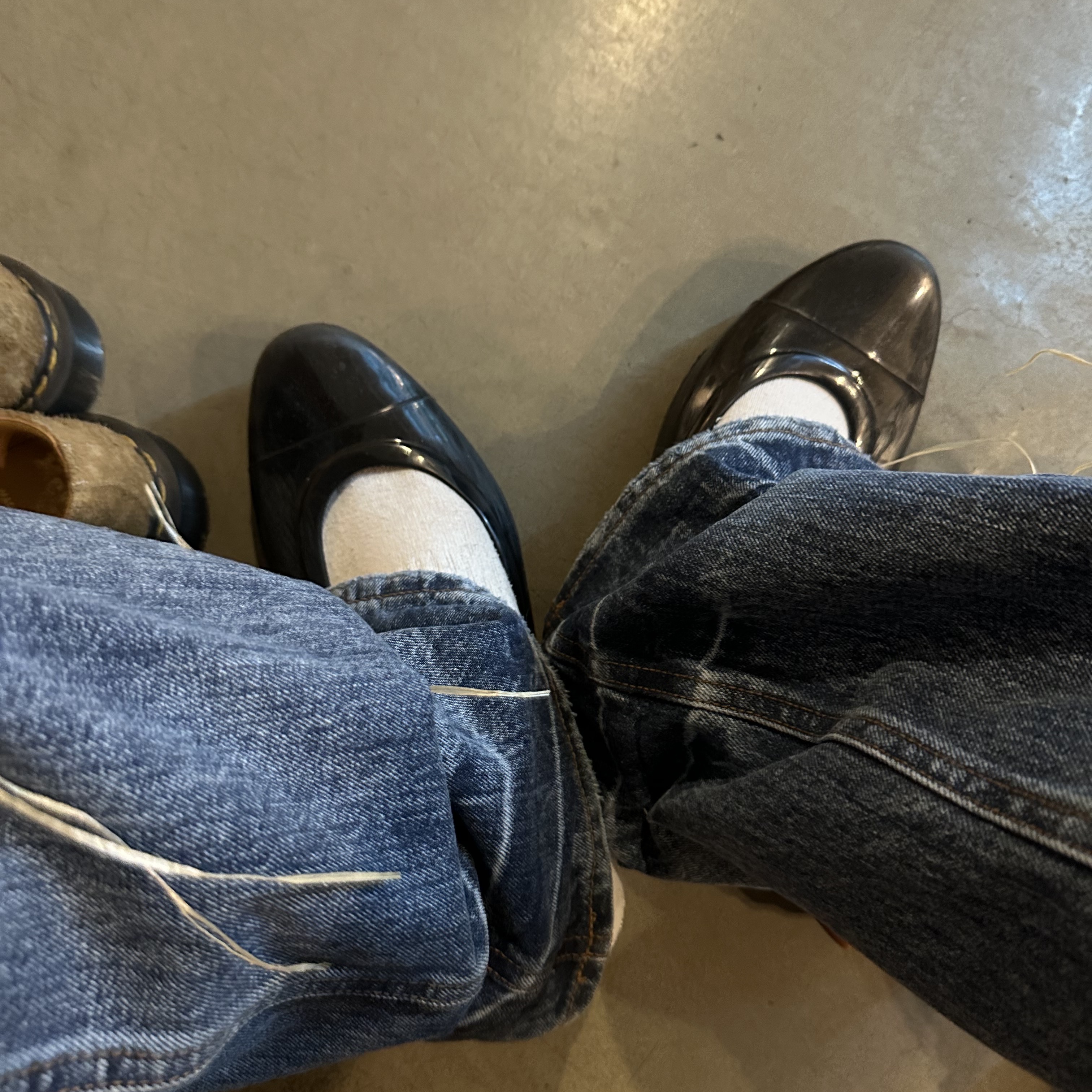 Jacquemus Le de Nimes Suno Bootcut Jeans Destroyed Blue 착용 스타일
