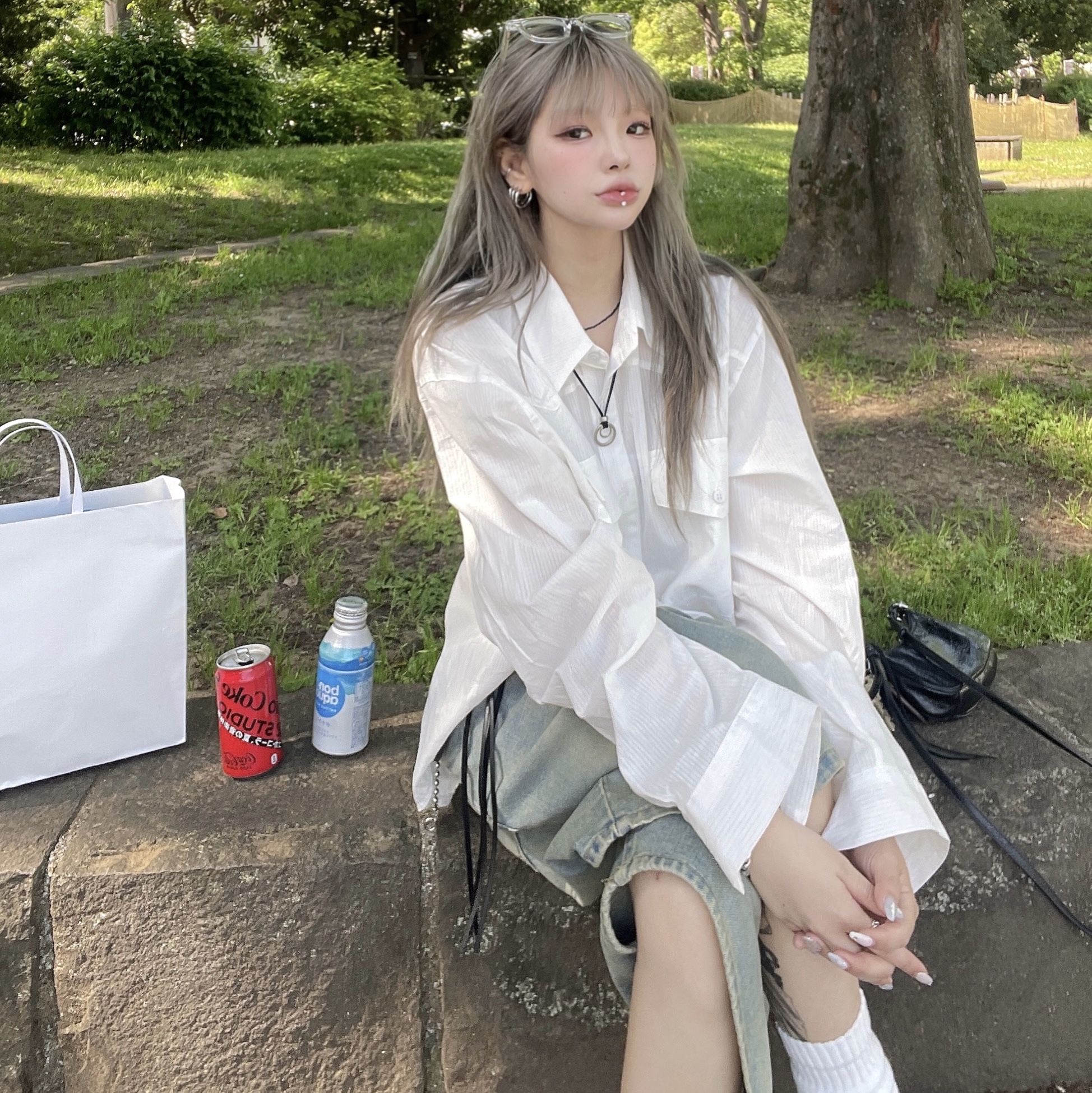 Balenciaga Le Cagole Mini Bag with Chain Crocodile Embossed with Rhinestones Black, (W) Jordan 1 x Travis Scott Retro Low OG SP Medium Olive 착용 스타일