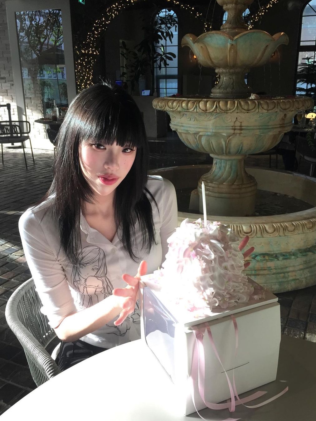 [KREAM 단독] Bonnae Women Three-quarter sleeve shirt White 착용 스타일