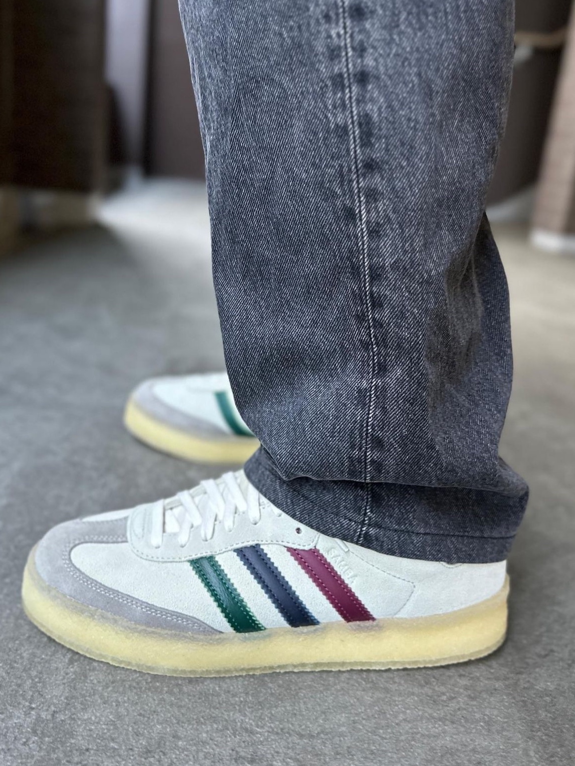 Adidas x Clarks x Ronnie Fieg 8th Street Samba Chalk White Collegiate Green 착용 스타일 - 2