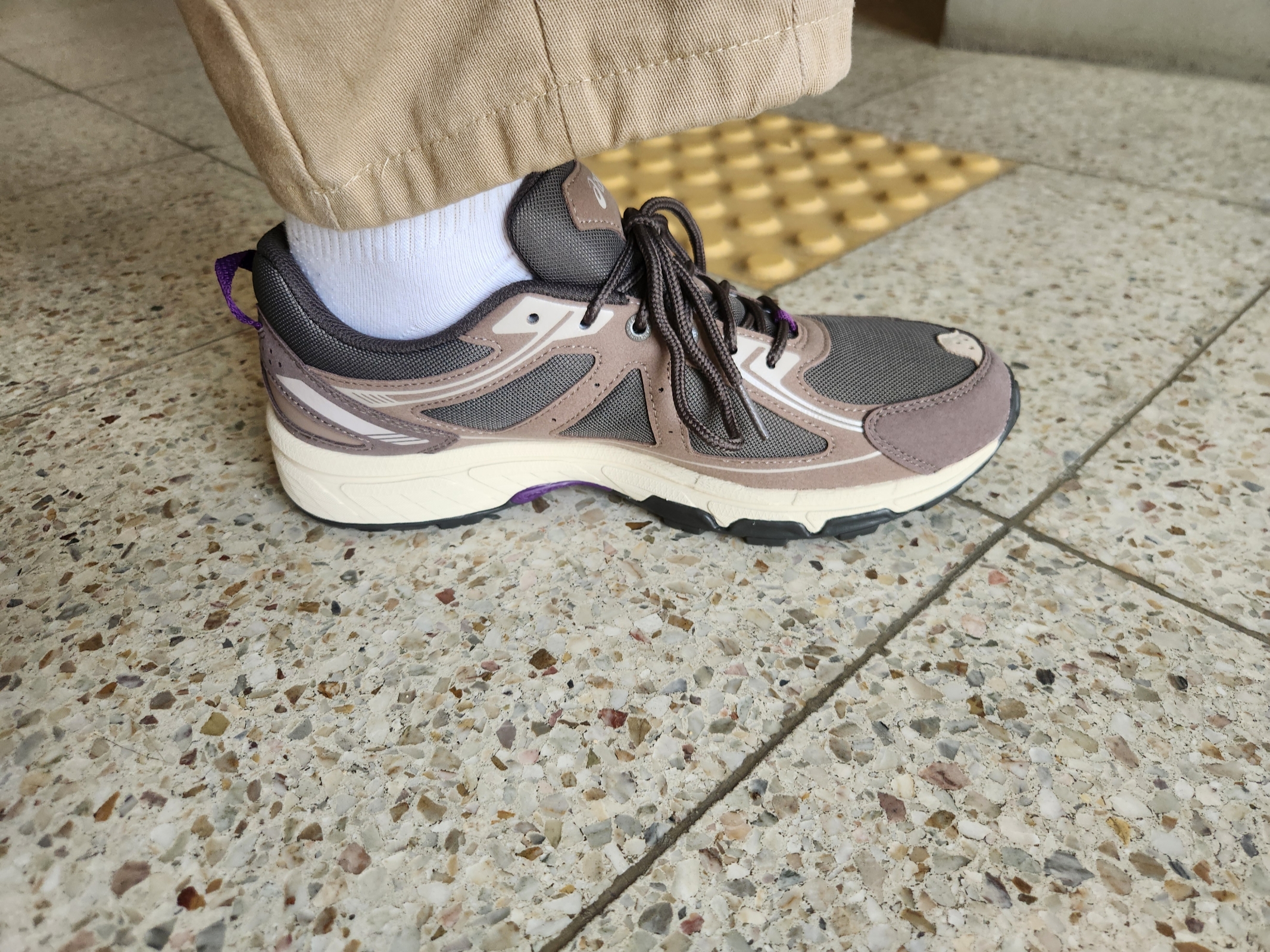 Asics Gel-Venture 6 SPS Dark Sepia 착용 스타일