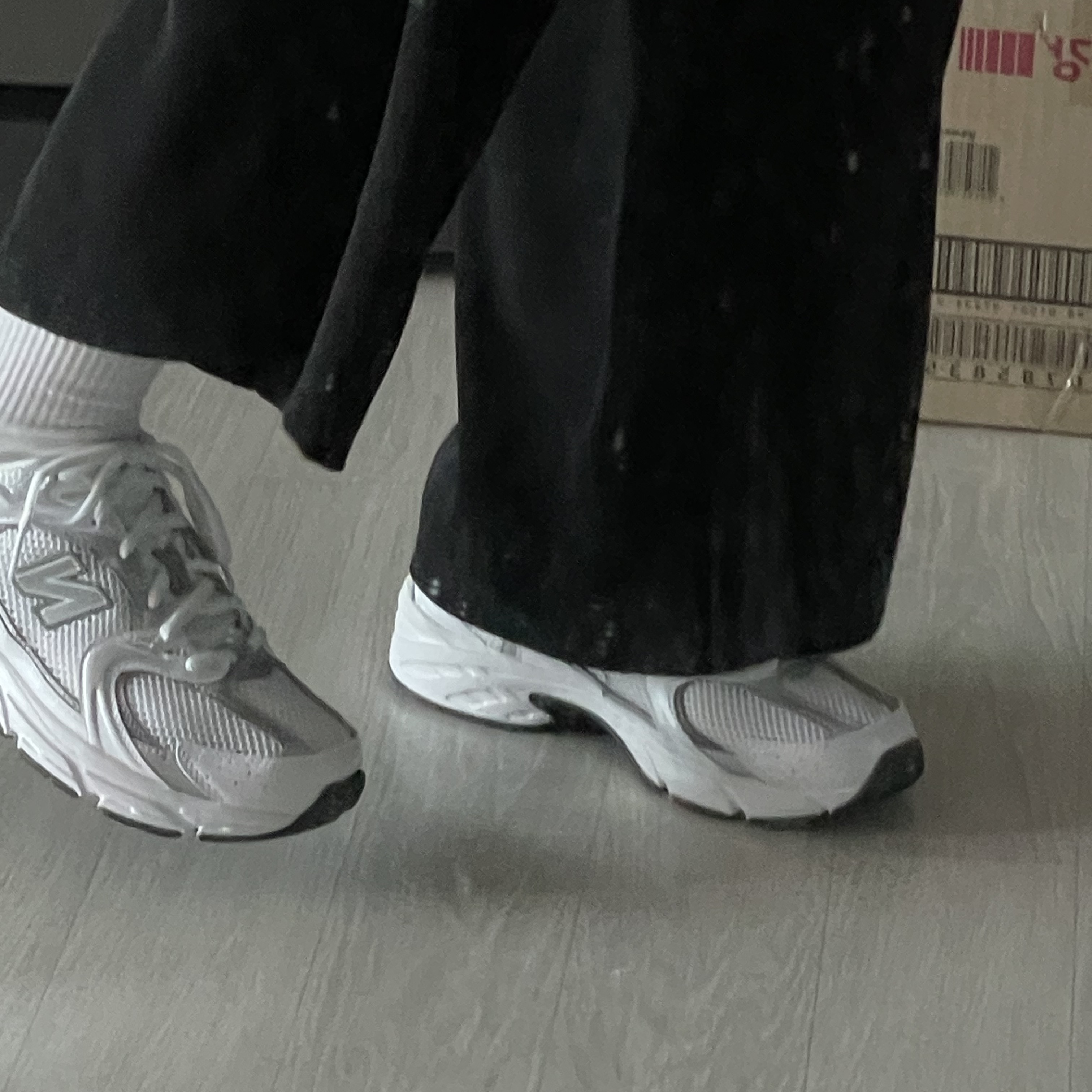 New Balance 530 White Silver 착용 스타일