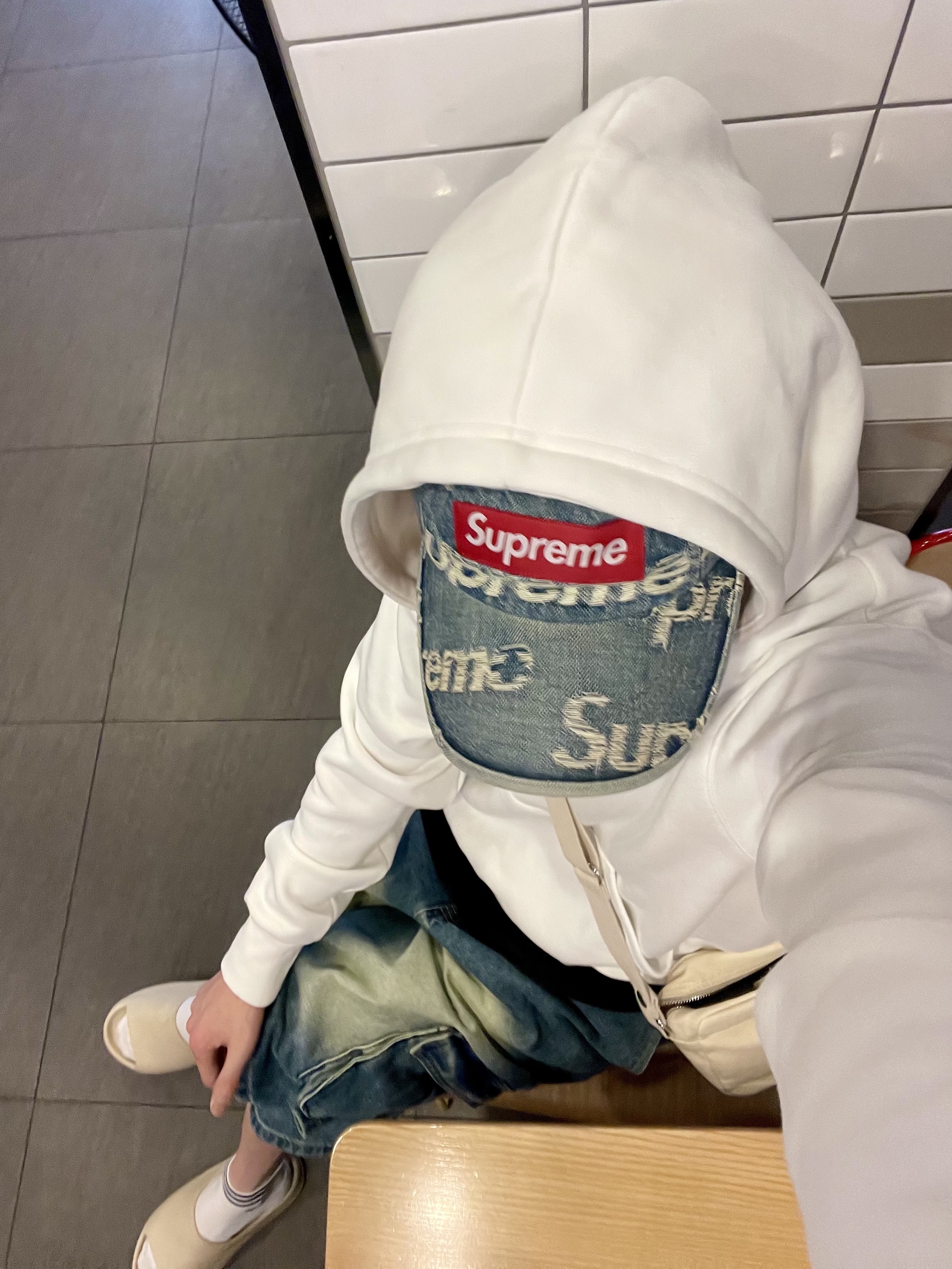 Adidas Yeezy Slide Bone 2022/2023, Stussy Canvas Side Pouch Natural 착용 스타일 - 1