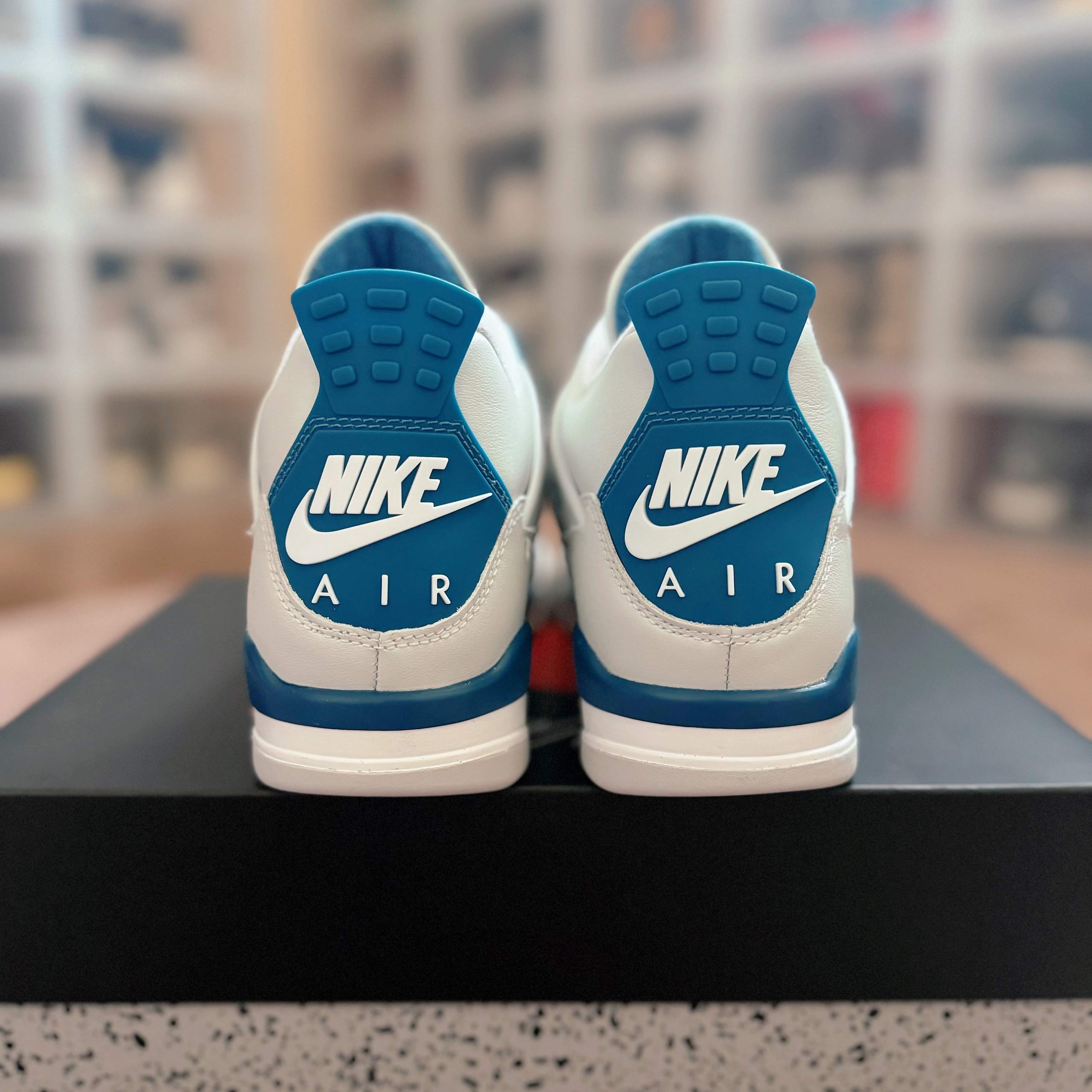 Jordan 4 Retro Industrial Blue 착용 스타일 - 2