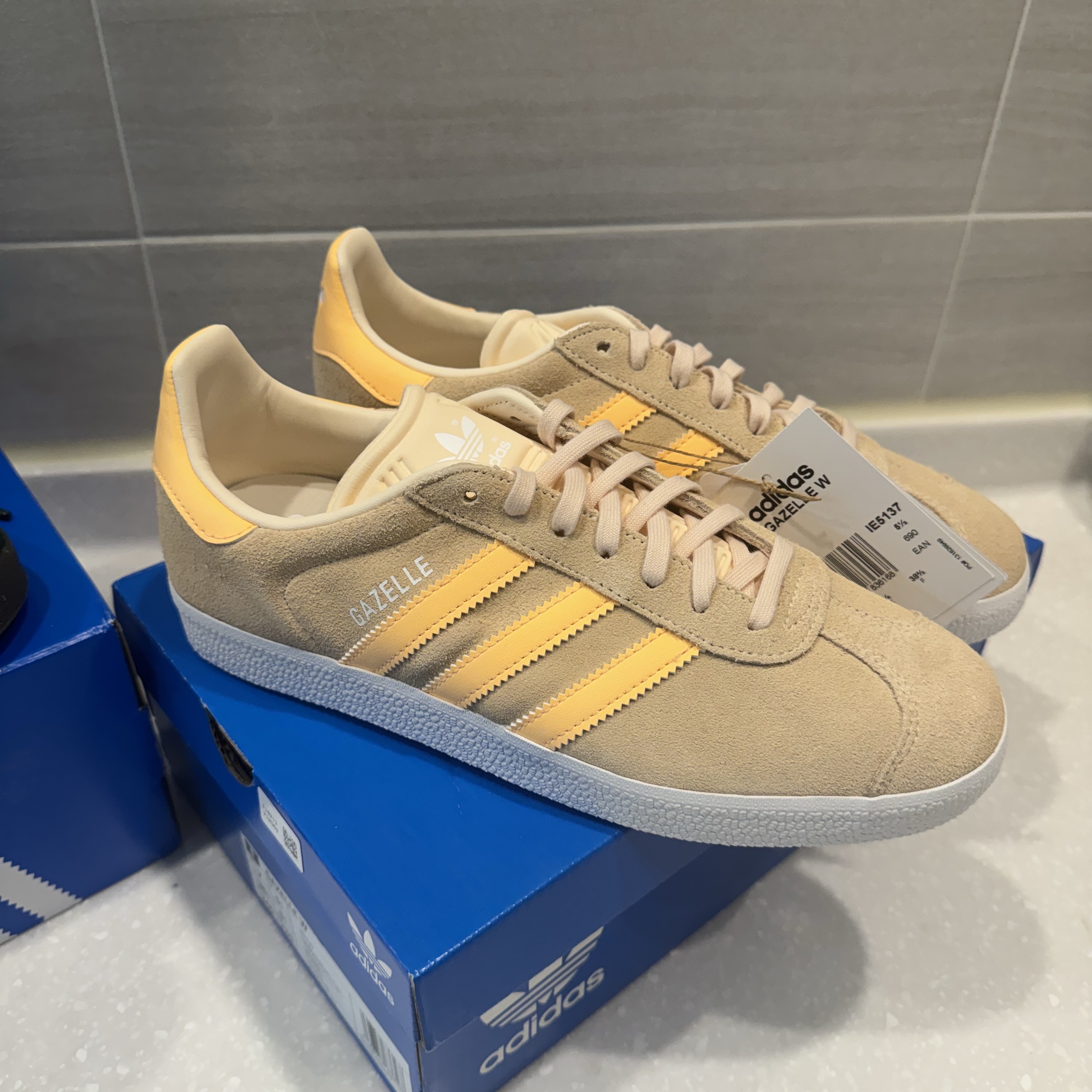 (W) Adidas Gazelle Bliss Orange Acid Orange 착용 스타일