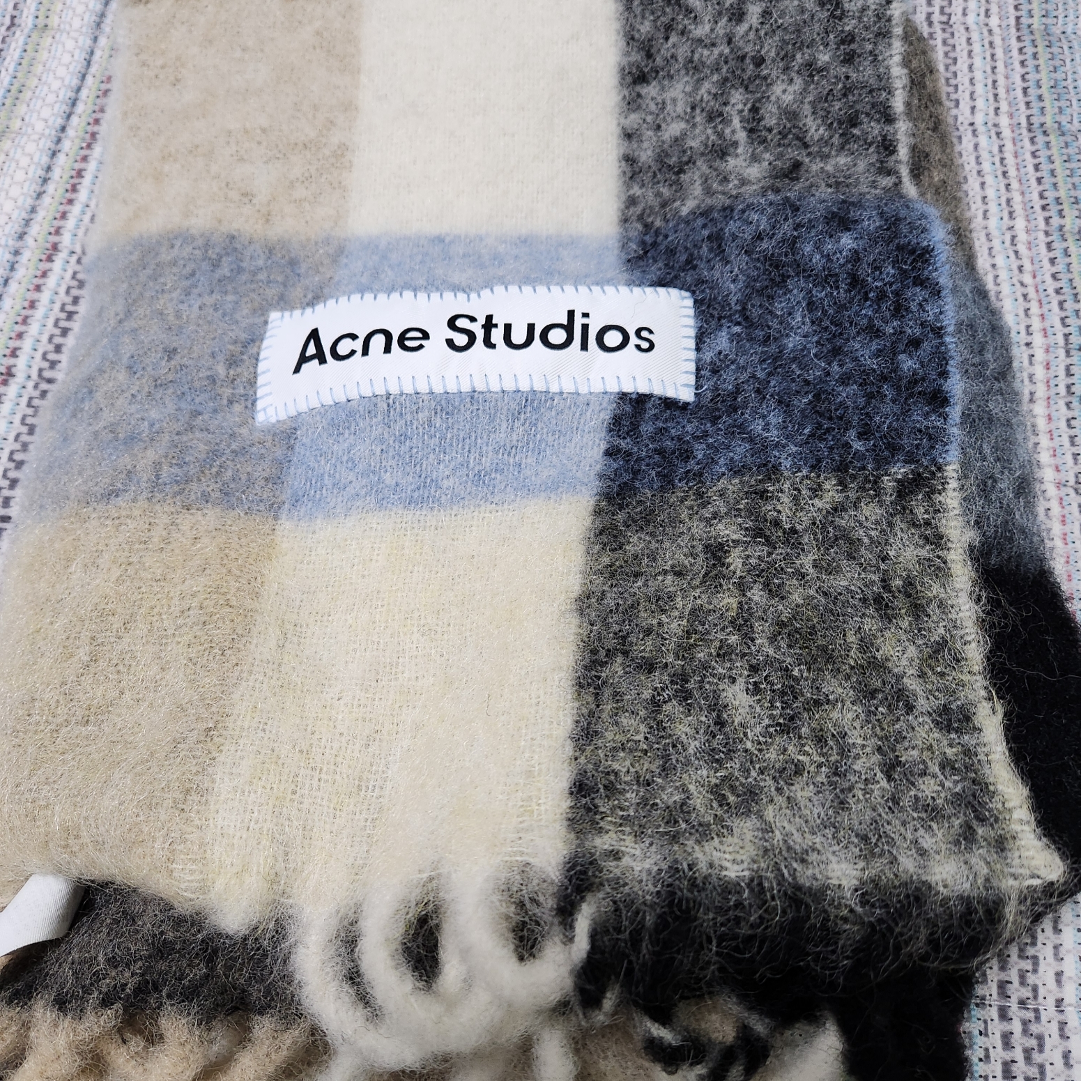Acne Studios Mohair Check Muffler Blue Beige Black 착용 스타일