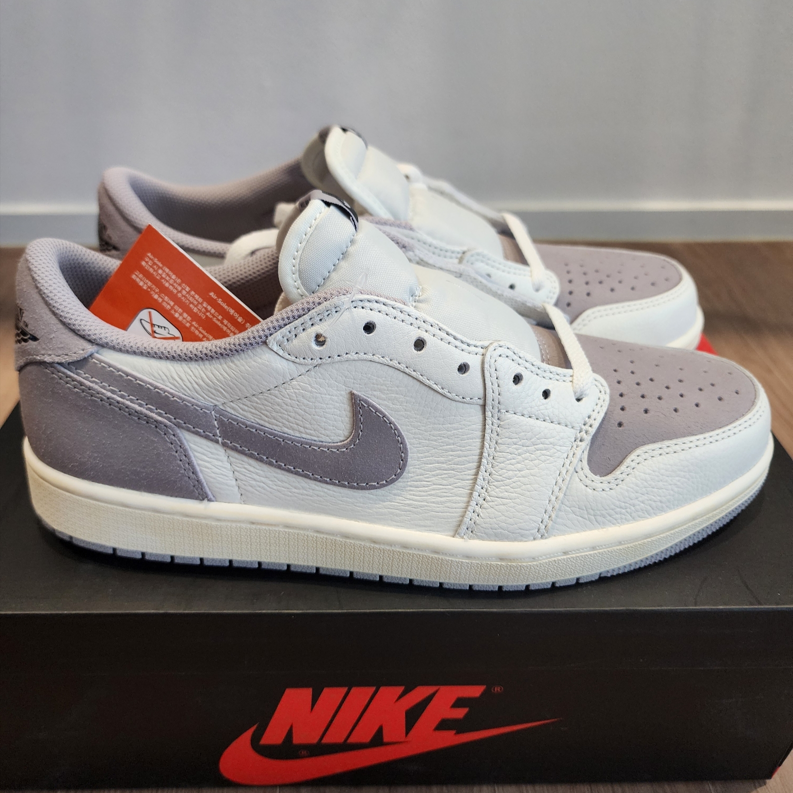 Jordan 1 Retro Low OG Atmosphere Grey 착용 스타일 - 2