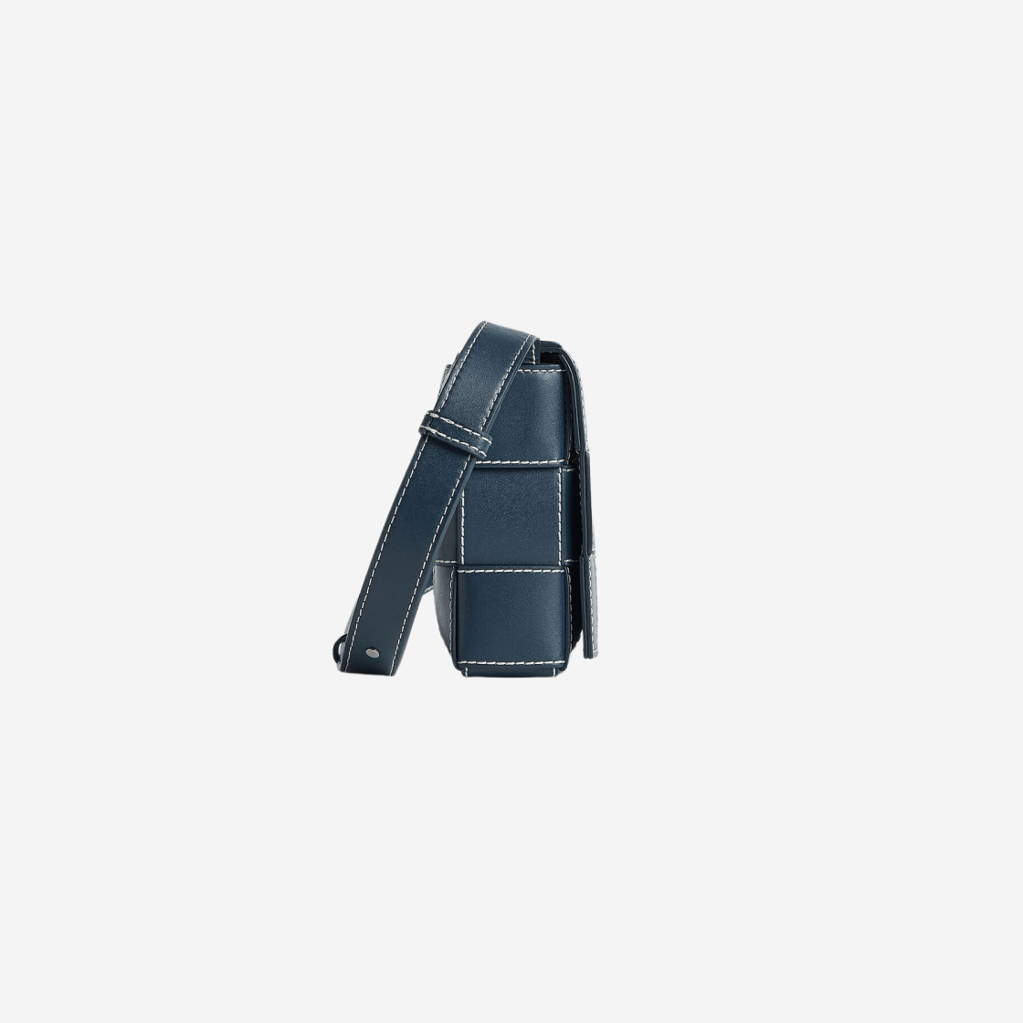 Bottega Veneta Cassette Crossbody Bag Deep Blue Natural 상세 이미지 2