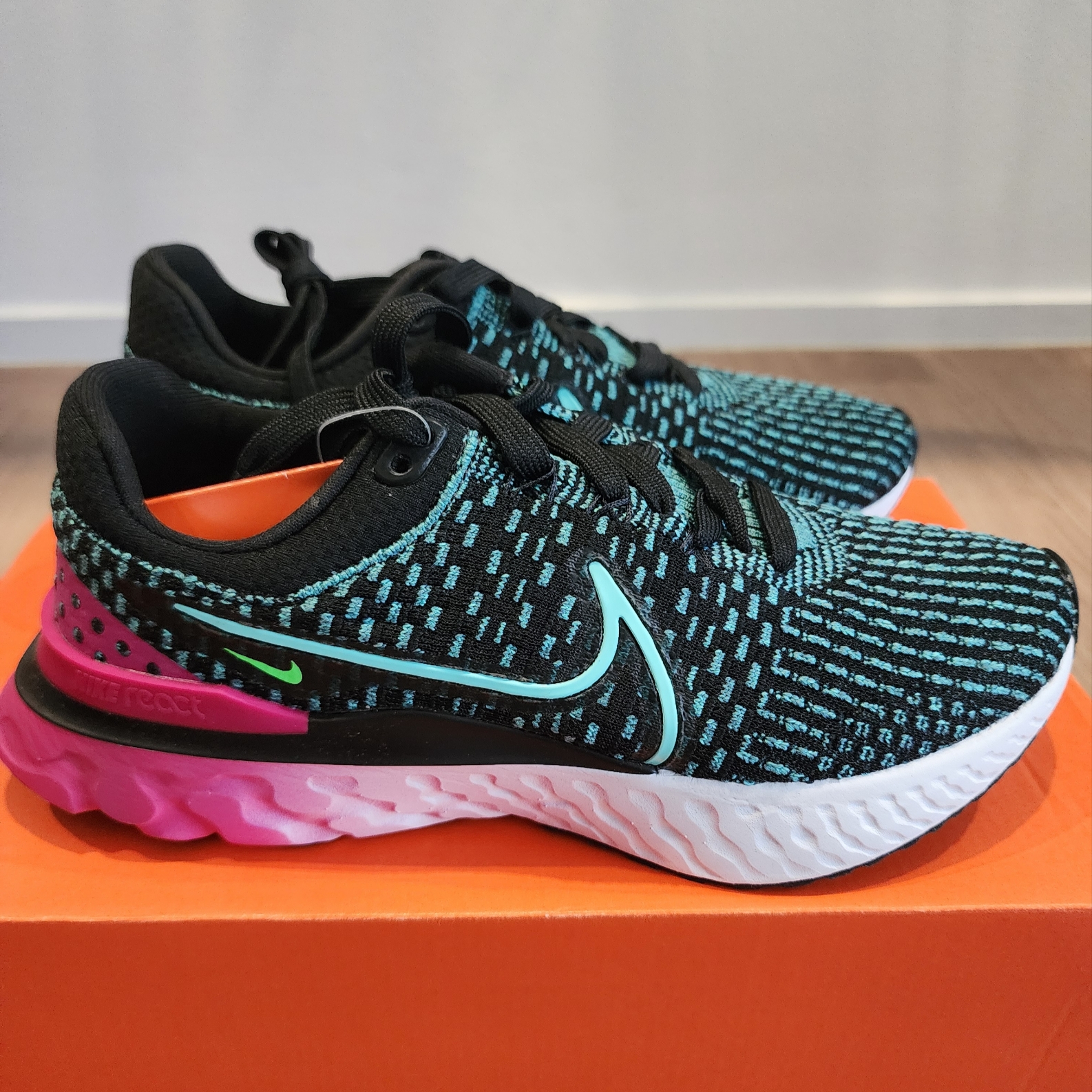 (W) Nike React Infinity Run Flyknit 3 Black Dynamic Turquoise 착용 스타일 - 2