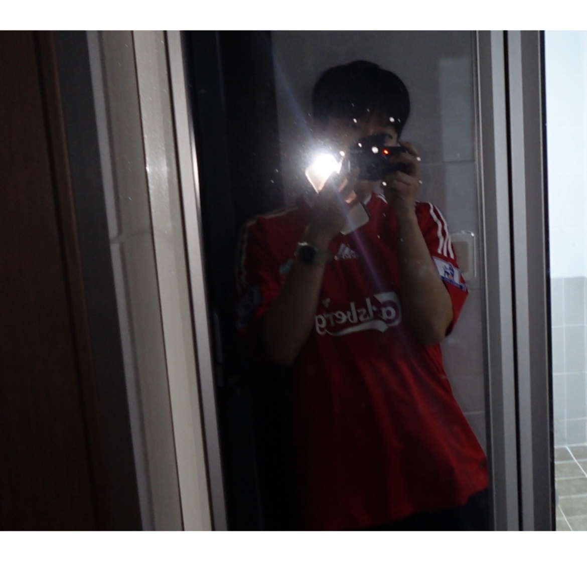 Nike Liverpool FC 2020/21 Dri-Fit Stadium Home SS Jersey Gym Red (Non Marking Ver.), Nike Liverpool FC 2022/23 Stadium Home Dri-Fit Jersey Red (Non Marking Ver.) 착용 스타일 - 4