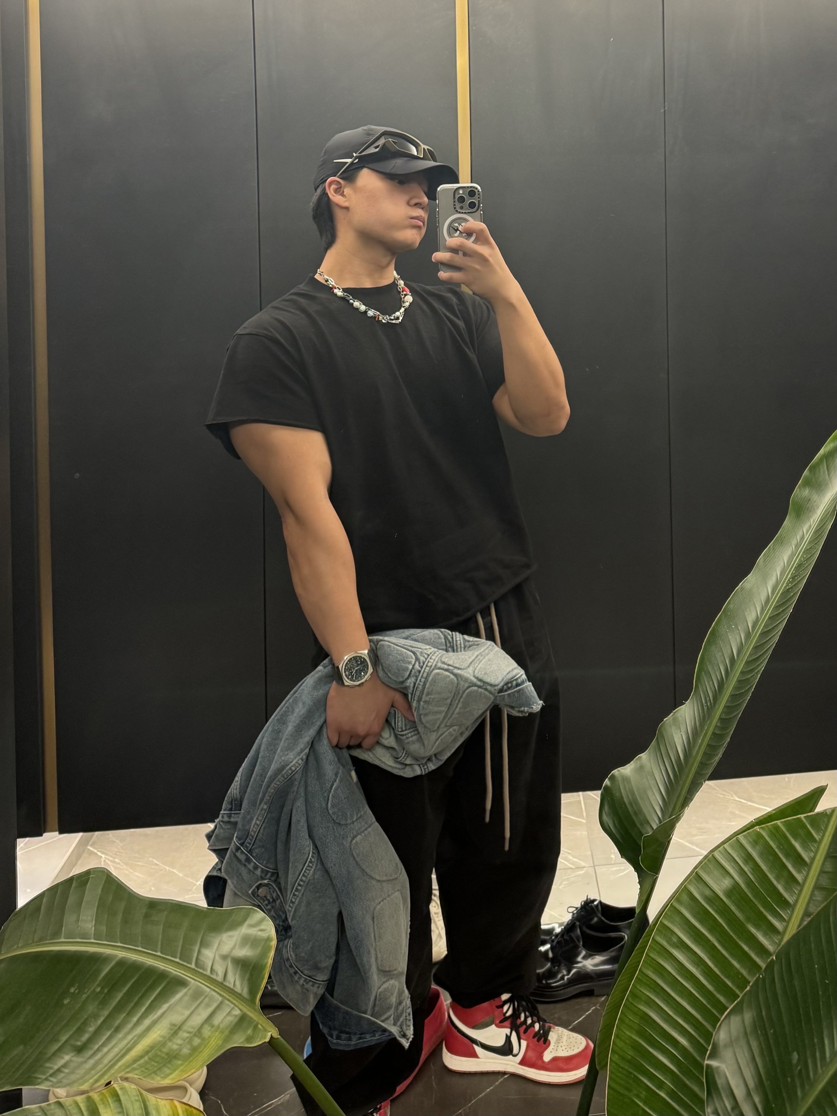 Yeezy Gap Engineered By Balenciaga Padded Denim Jacket Blue, Nike x Drake Nocta Club Cap Black 착용 스타일