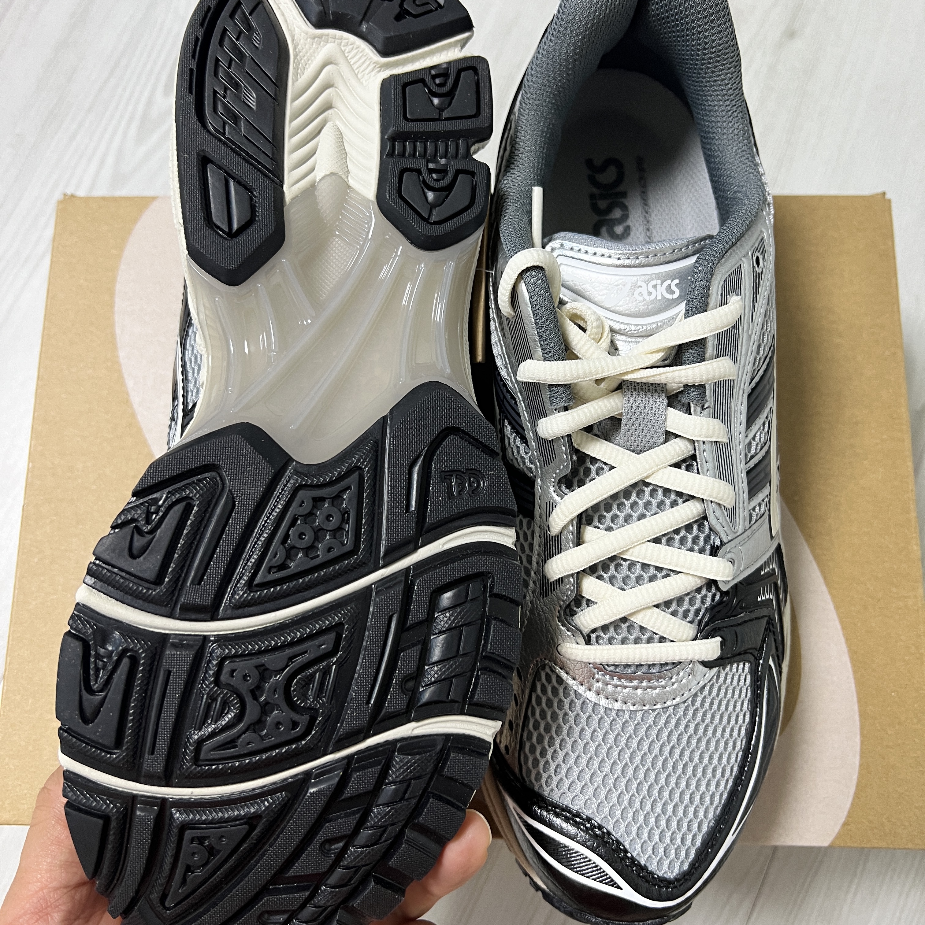 Asics Gel-Kayano 14 Black Glacier Grey 착용 스타일 - 6
