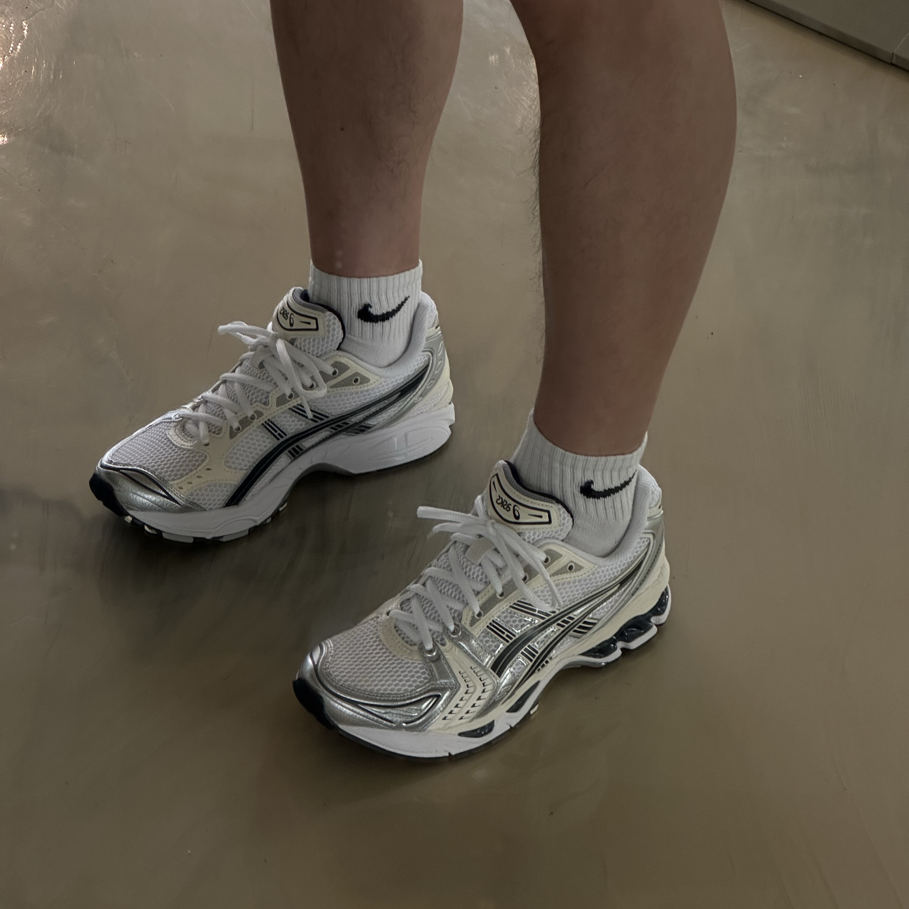 (W) Asics Gel-Kayano 14 White Midnight 착용 스타일 - 2