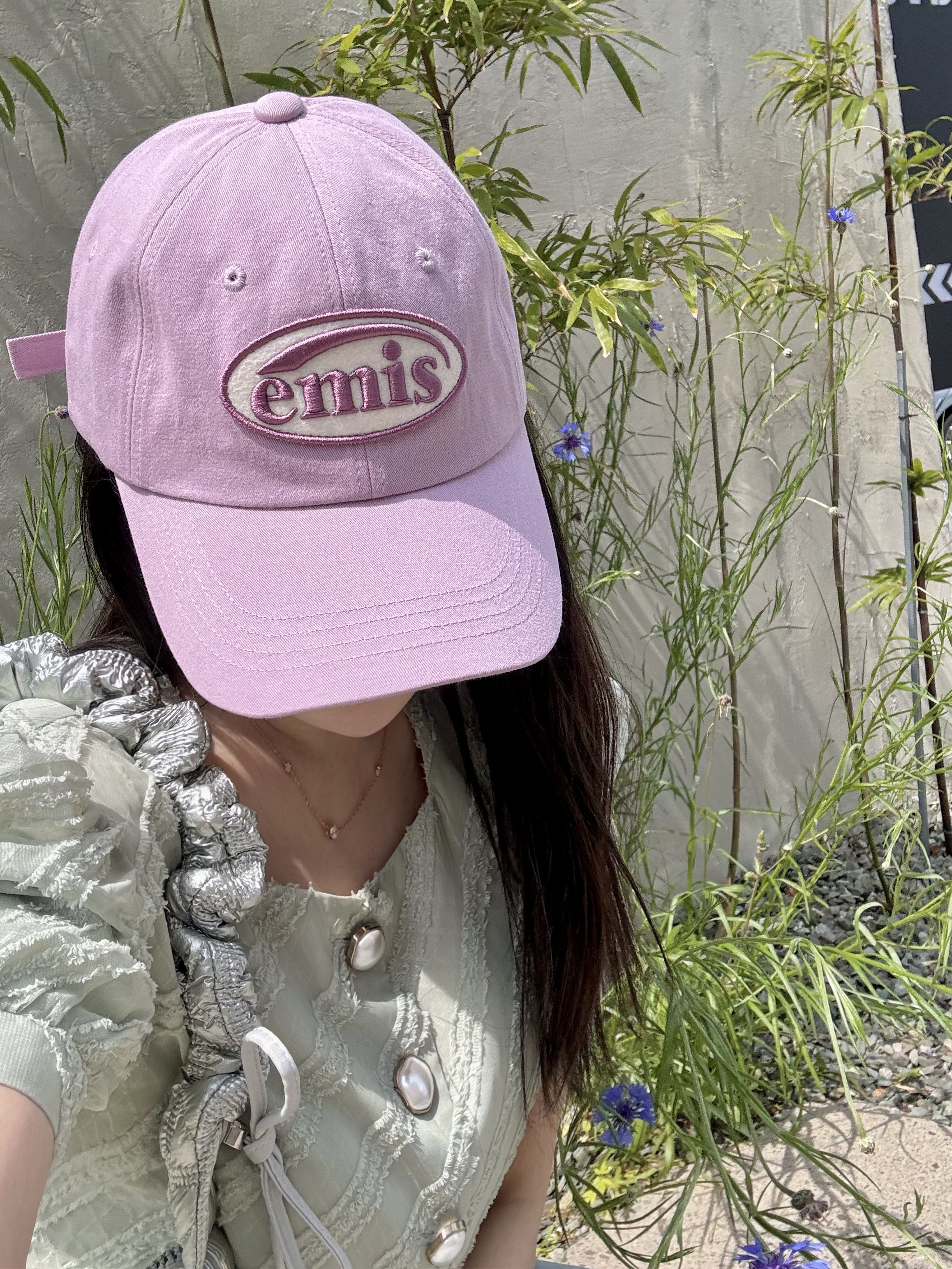Emis Tone On Tone Wappen Ball Cap Light Purple, Carlyn Cozy Glaze Silver_H73109010S 착용 스타일 - 1