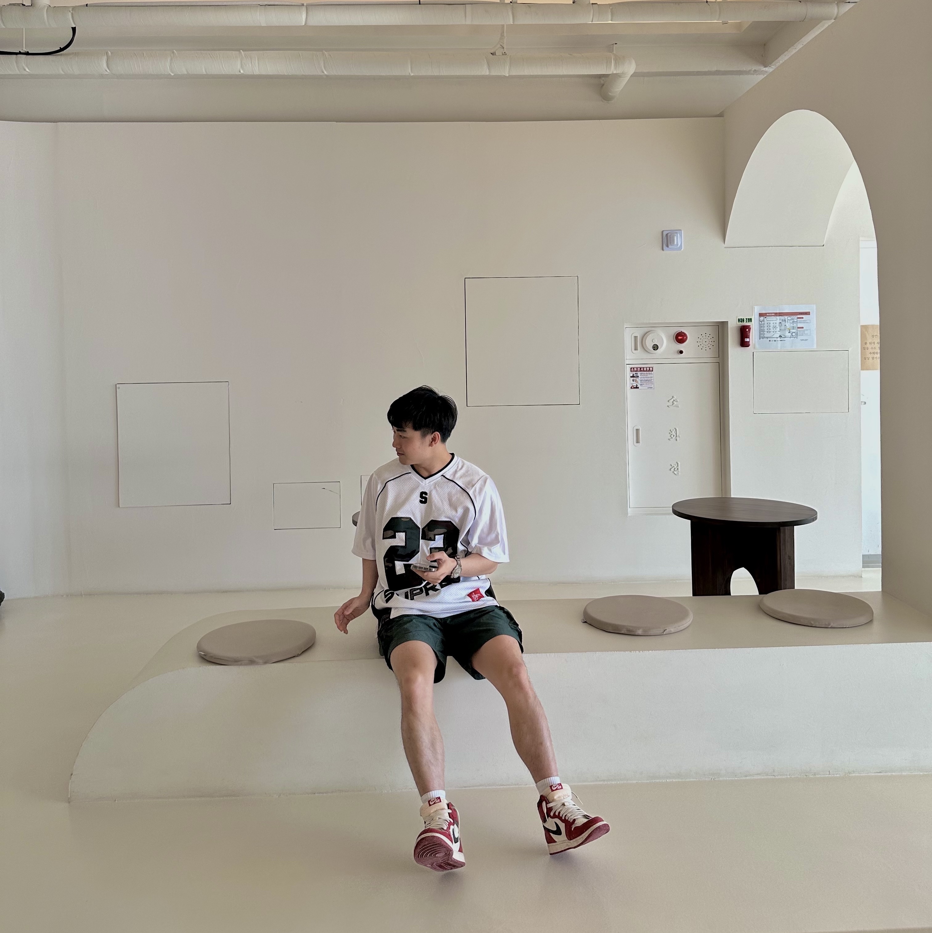 Supreme Perfect Season Football Jersey White - 23SS, Jordan 1 Retro High OG Chicago 2022 착용 스타일 - 8
