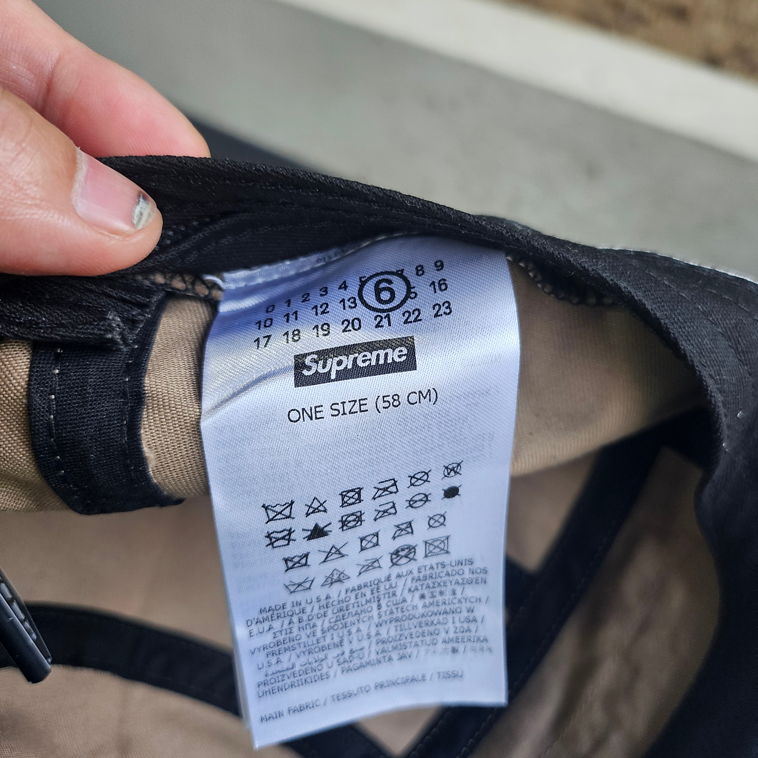 Supreme x MM6 Maison Margiela Painted Camp Cap White - 24SS, Oakley Eye Jacket Redux Matte Black Frame Prizm Grey Lenses High Bridge Fit 착용 스타일 - 5